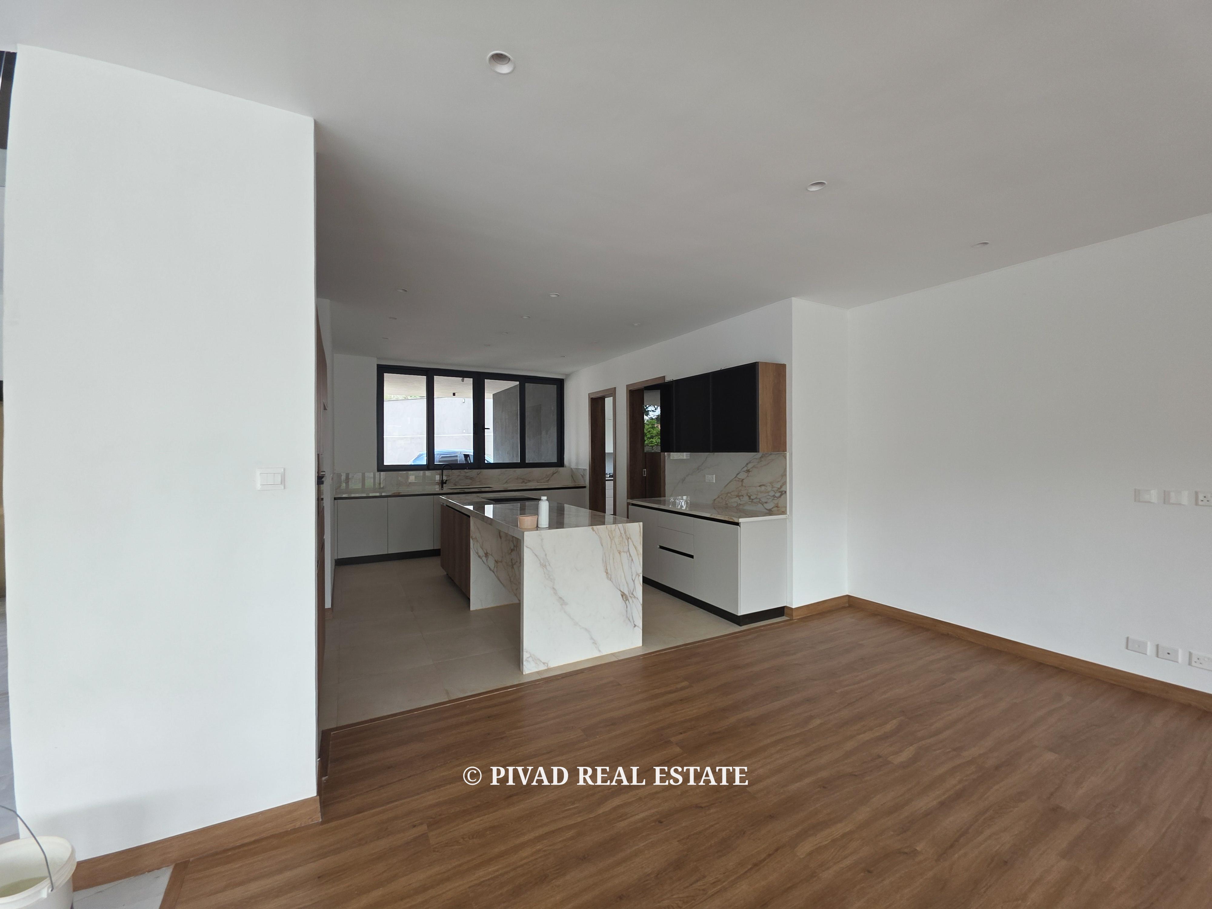 Newly built and Modern 5 Bedroom House for Sale in Nyari Estate