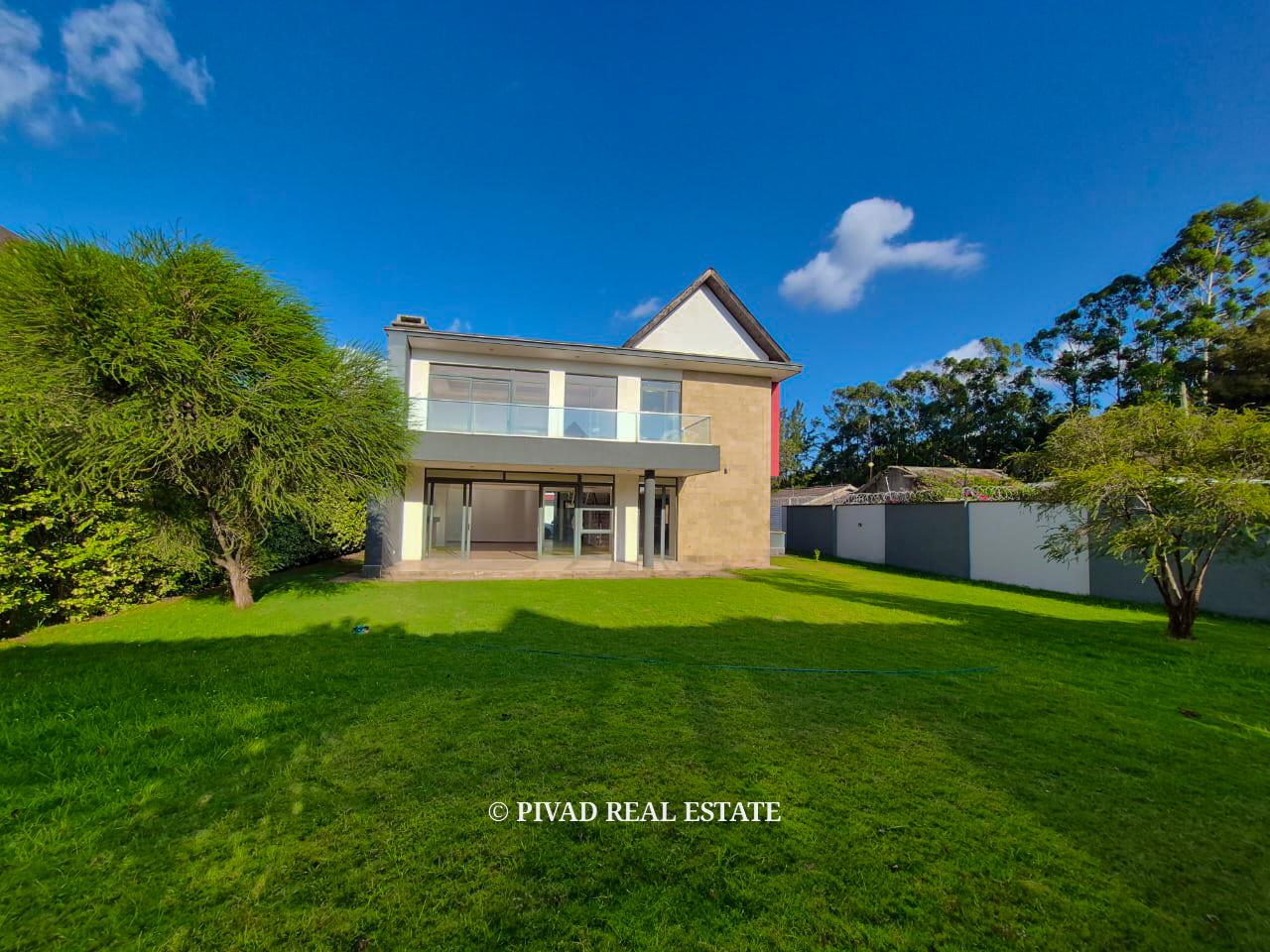 4 Bedroom Townhouse For Resale in Garden Estate