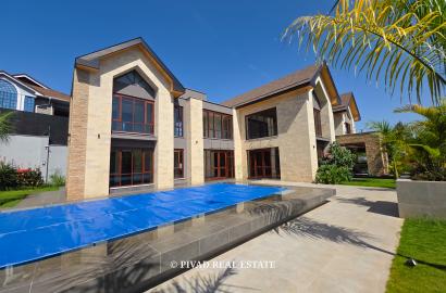4 Bedroom House For Sale in Runda