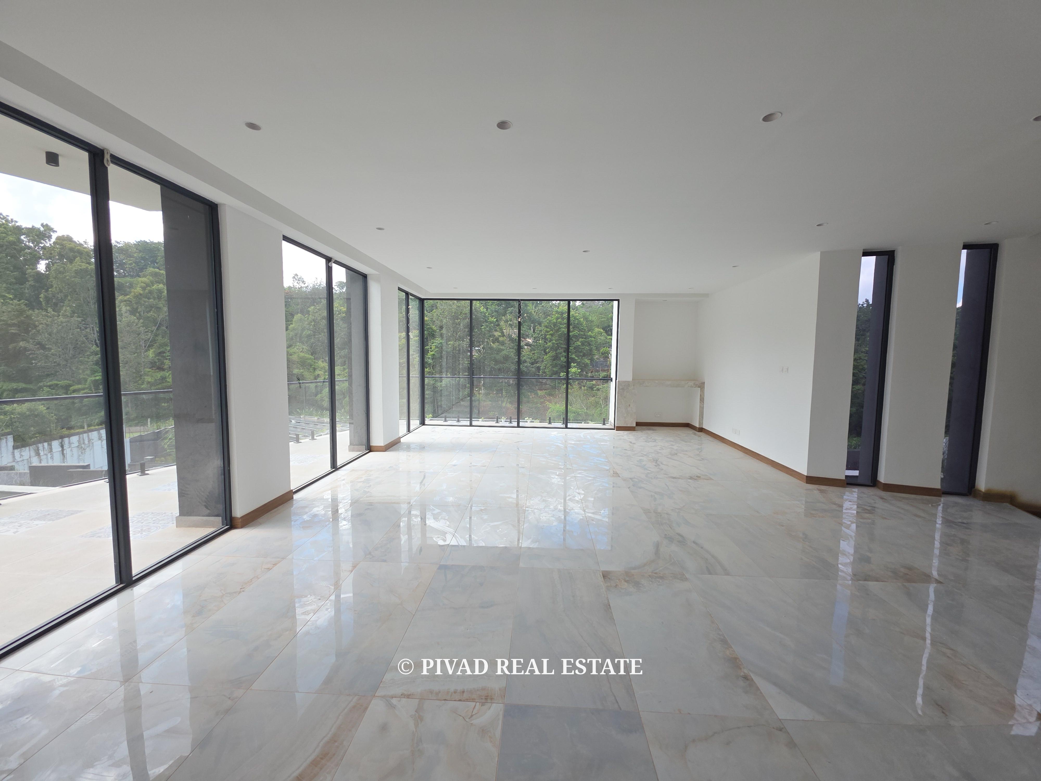 Modern 5 Bedroom House for Sale in Nyari Estate