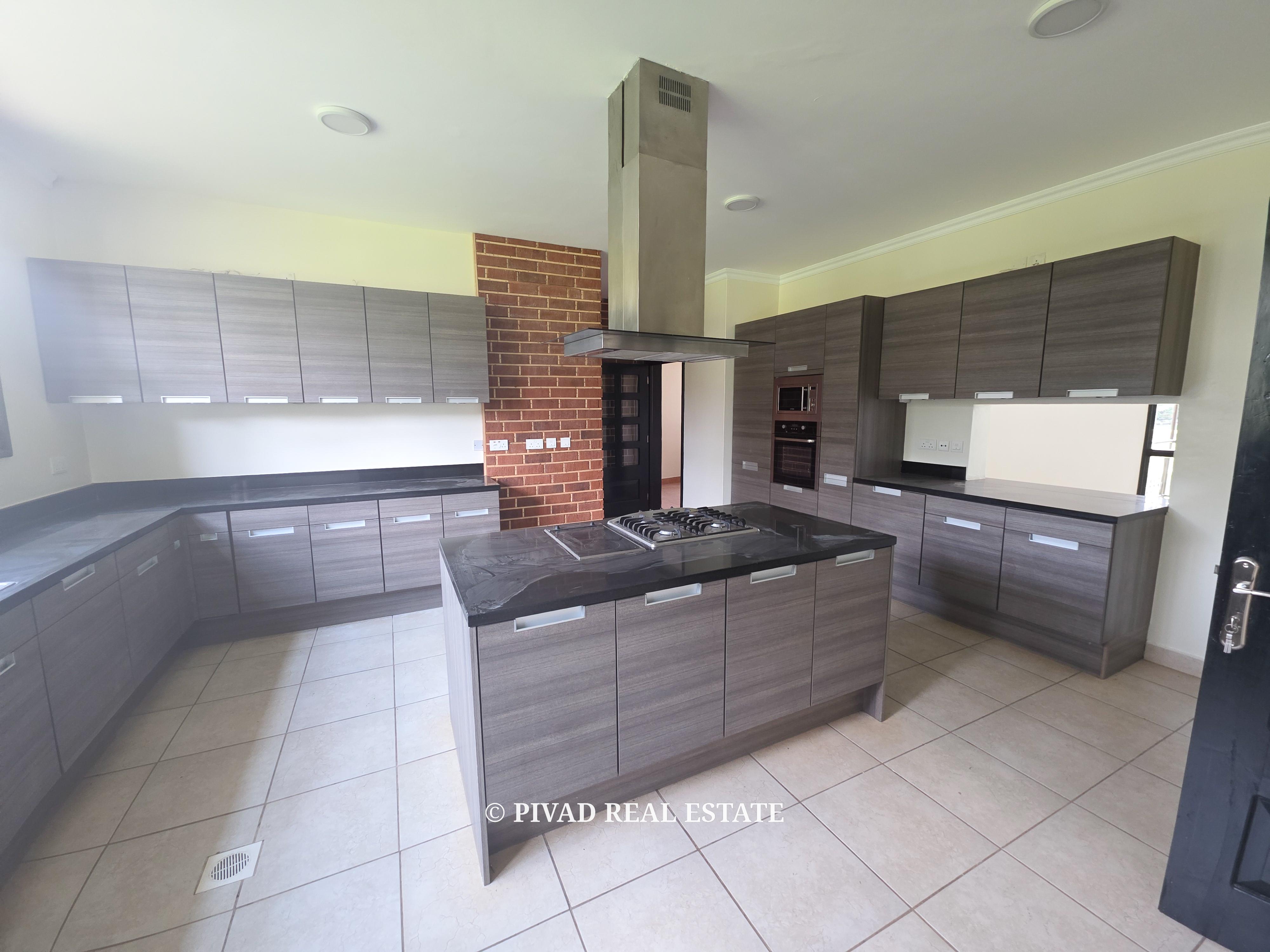 5 bedroom house Available for Sale in Karen