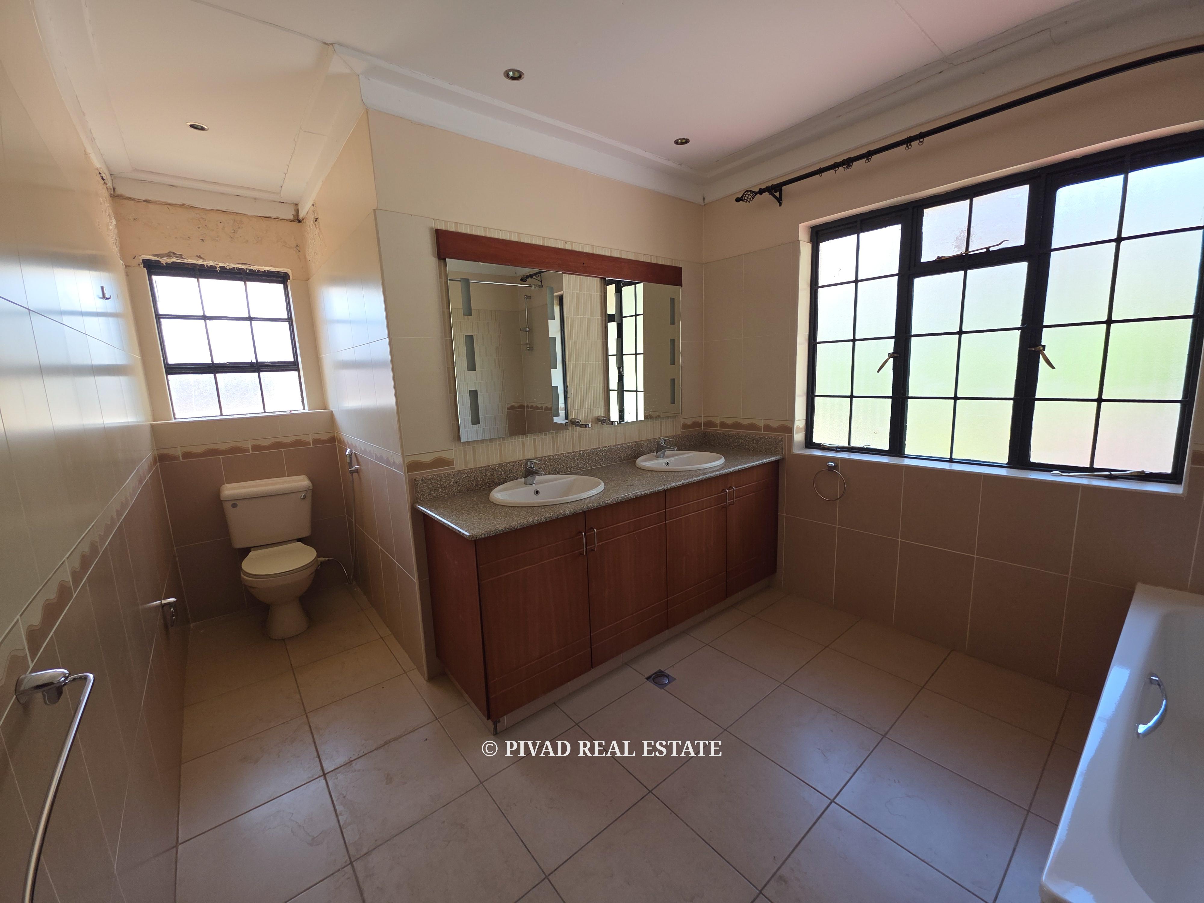 5 Bedroom townhouse available for Sale in Spring Valley