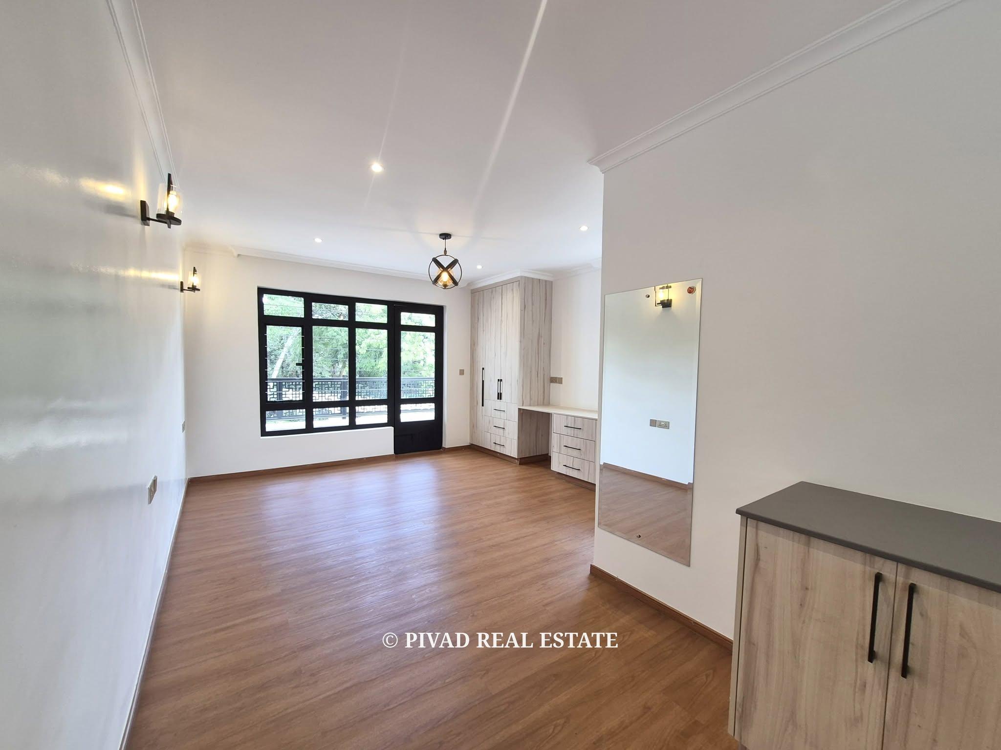 6 Bedroom House Available For Sale in Runda