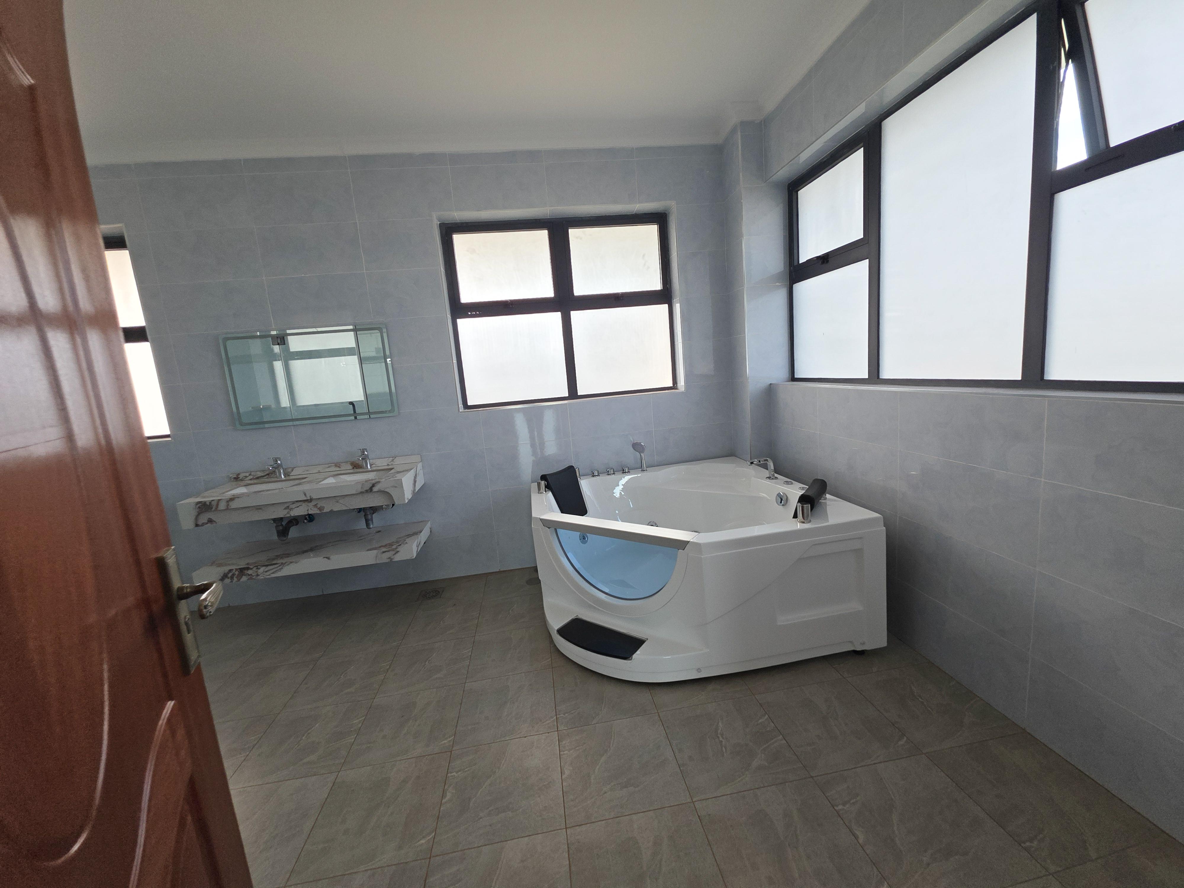 5 Bedroom House Available For Sale in Tatu City, Ruiru