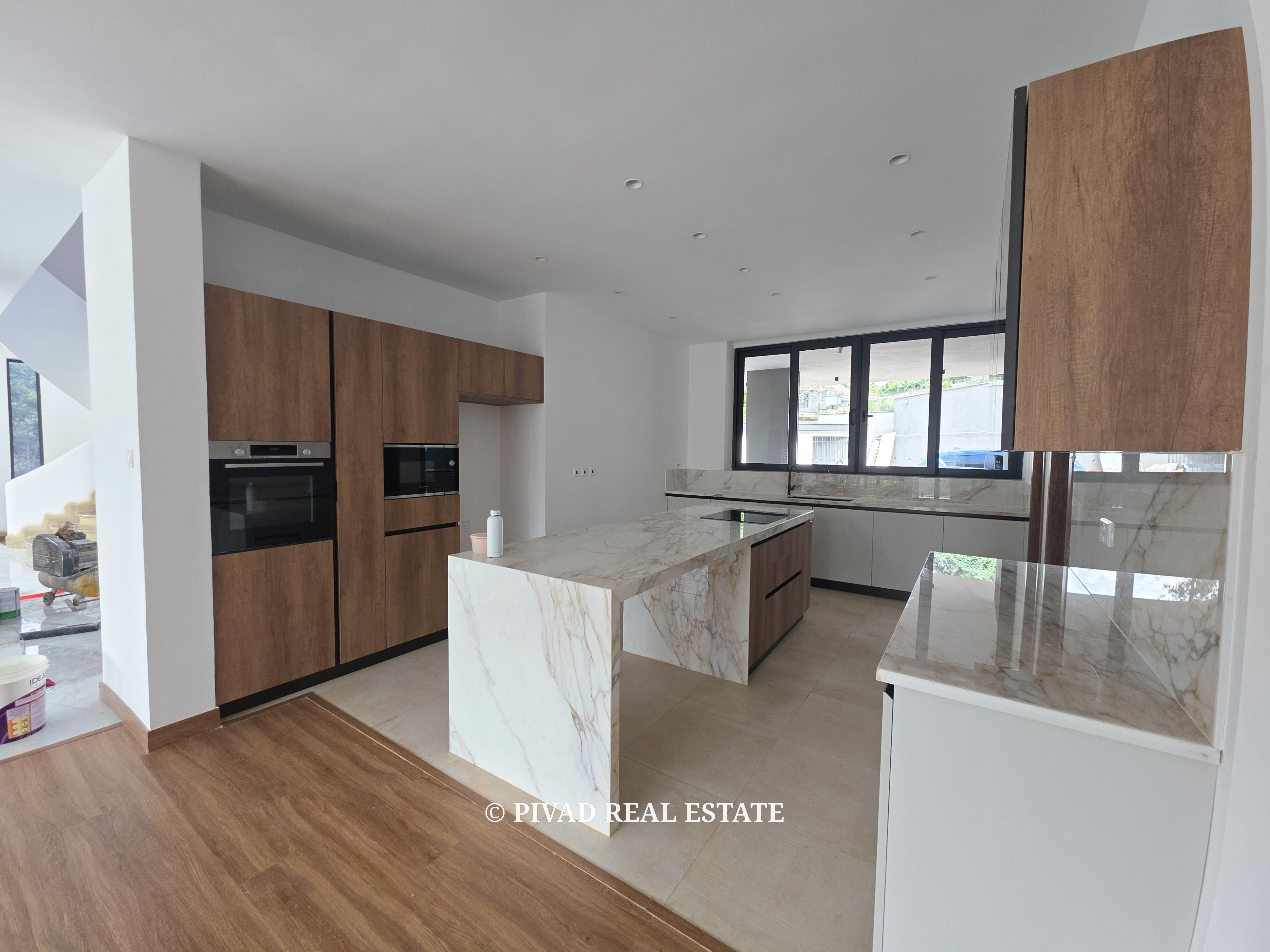 Modern 5 Bedroom House for Sale in Nyari Estate