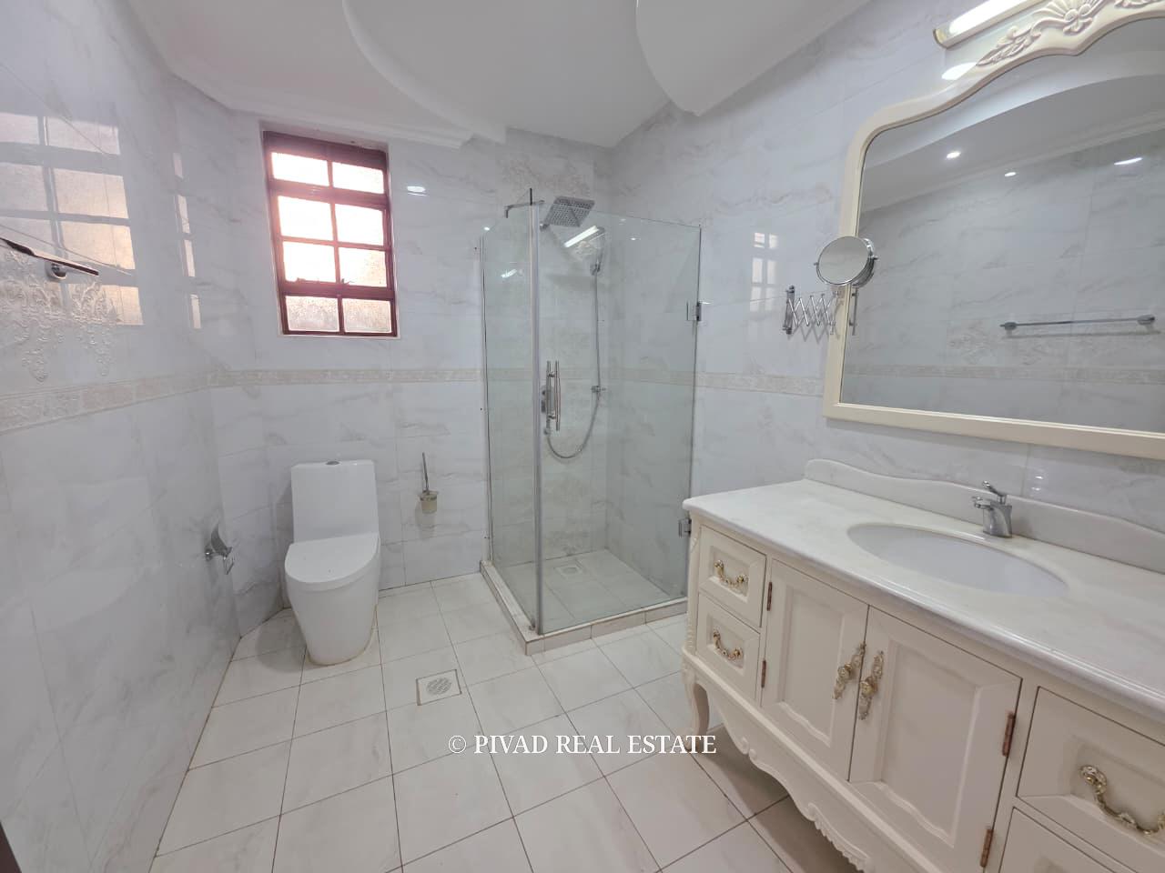 6 Bedroom House Available For Sale in Runda