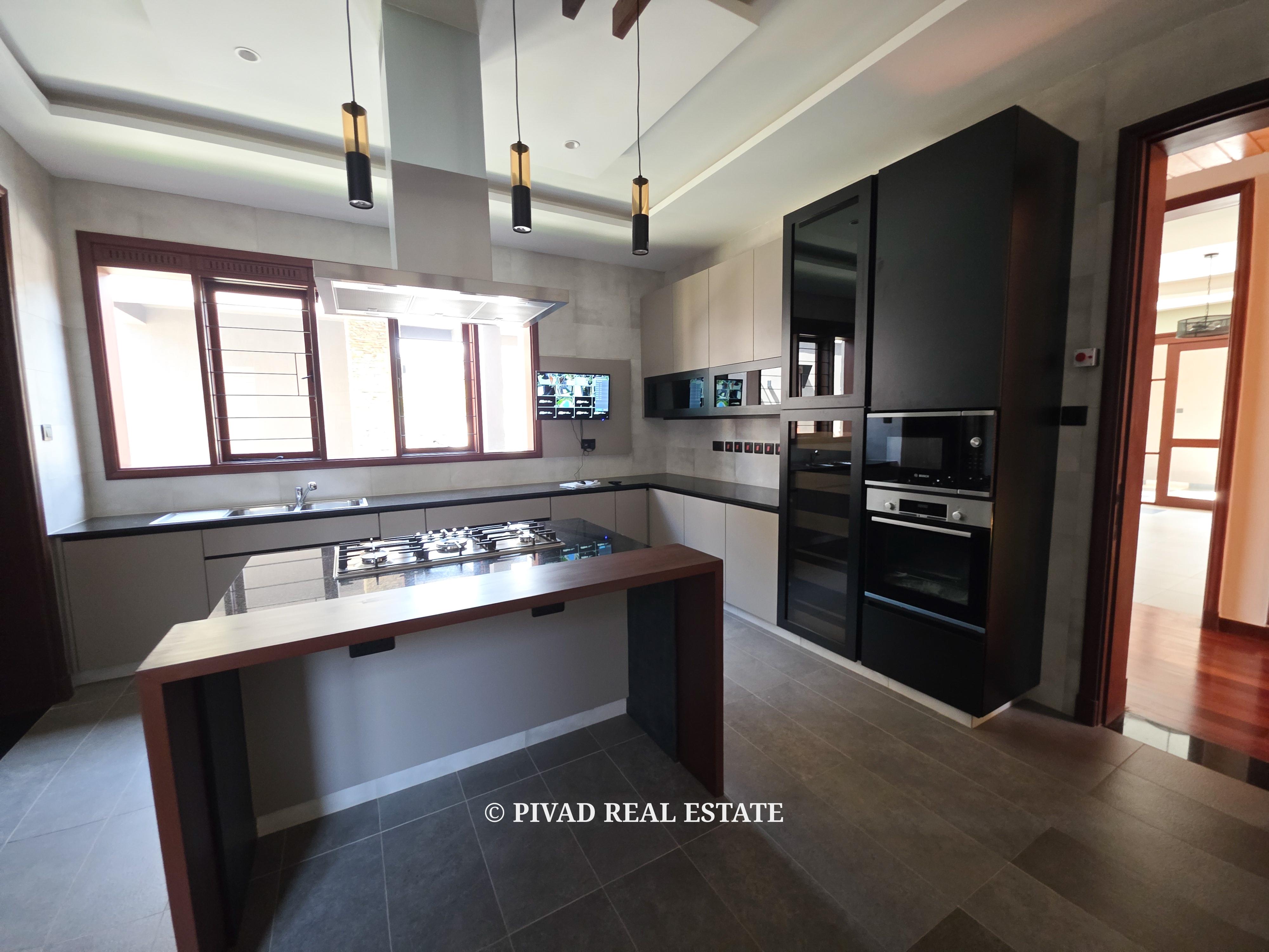 4 Bedroom House For Sale in Runda