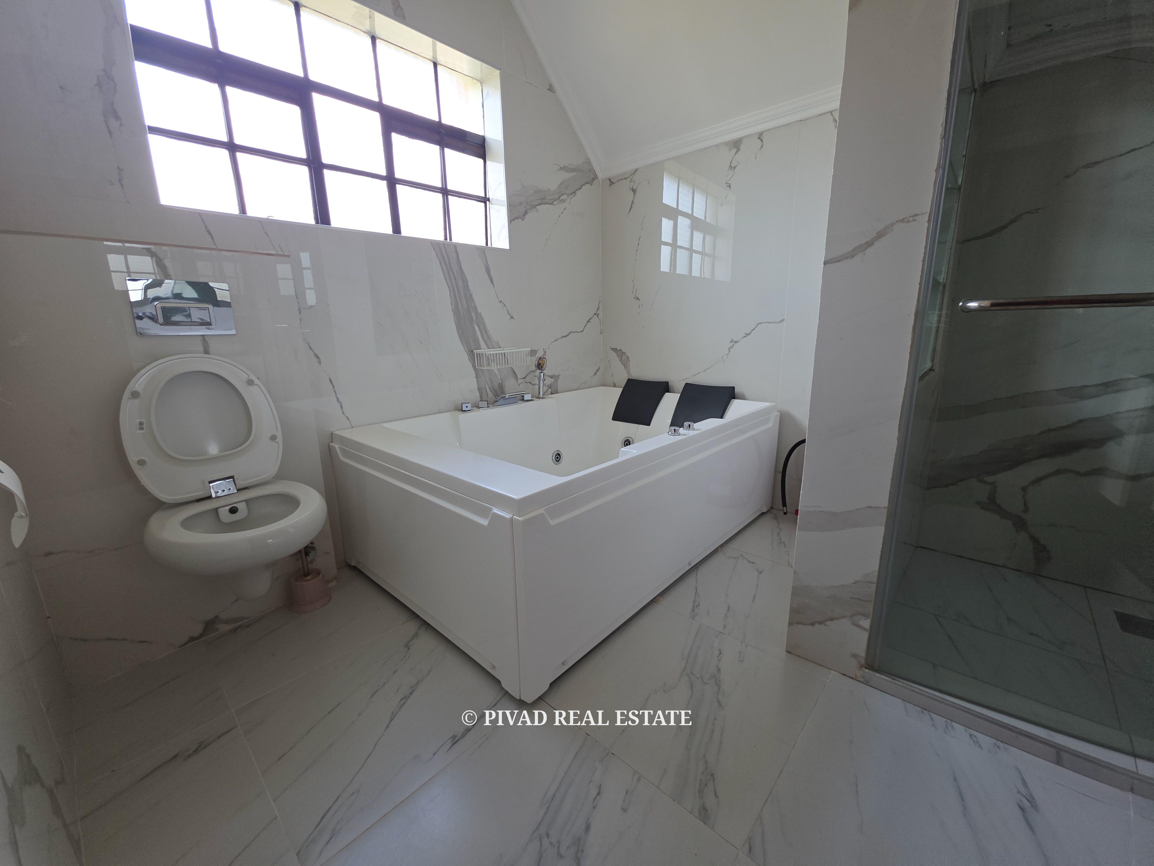 5 Bedroom House available for Rent in Garden Estate