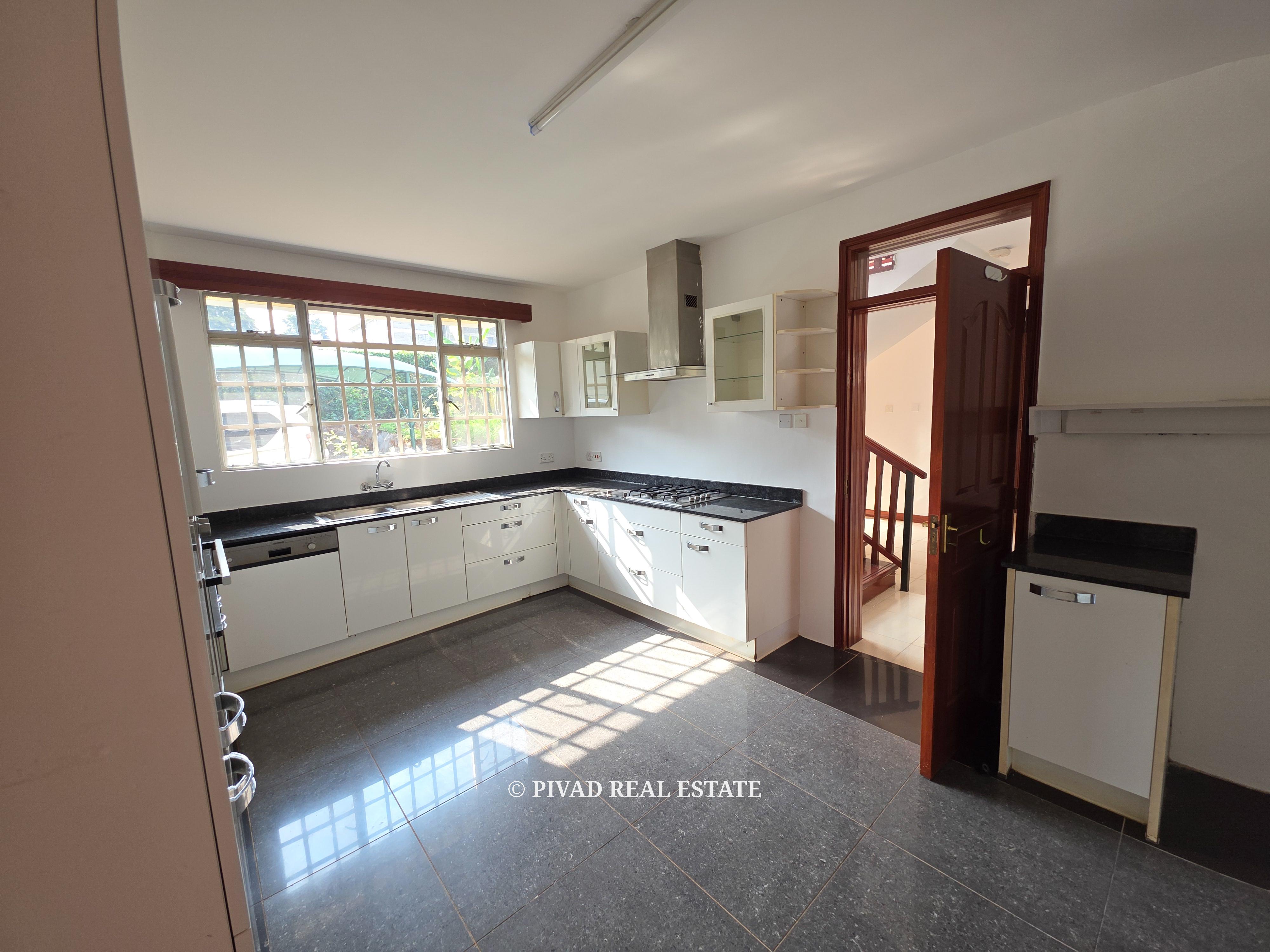 4 bedroom townhouse available for Sale in Rosslyn estate