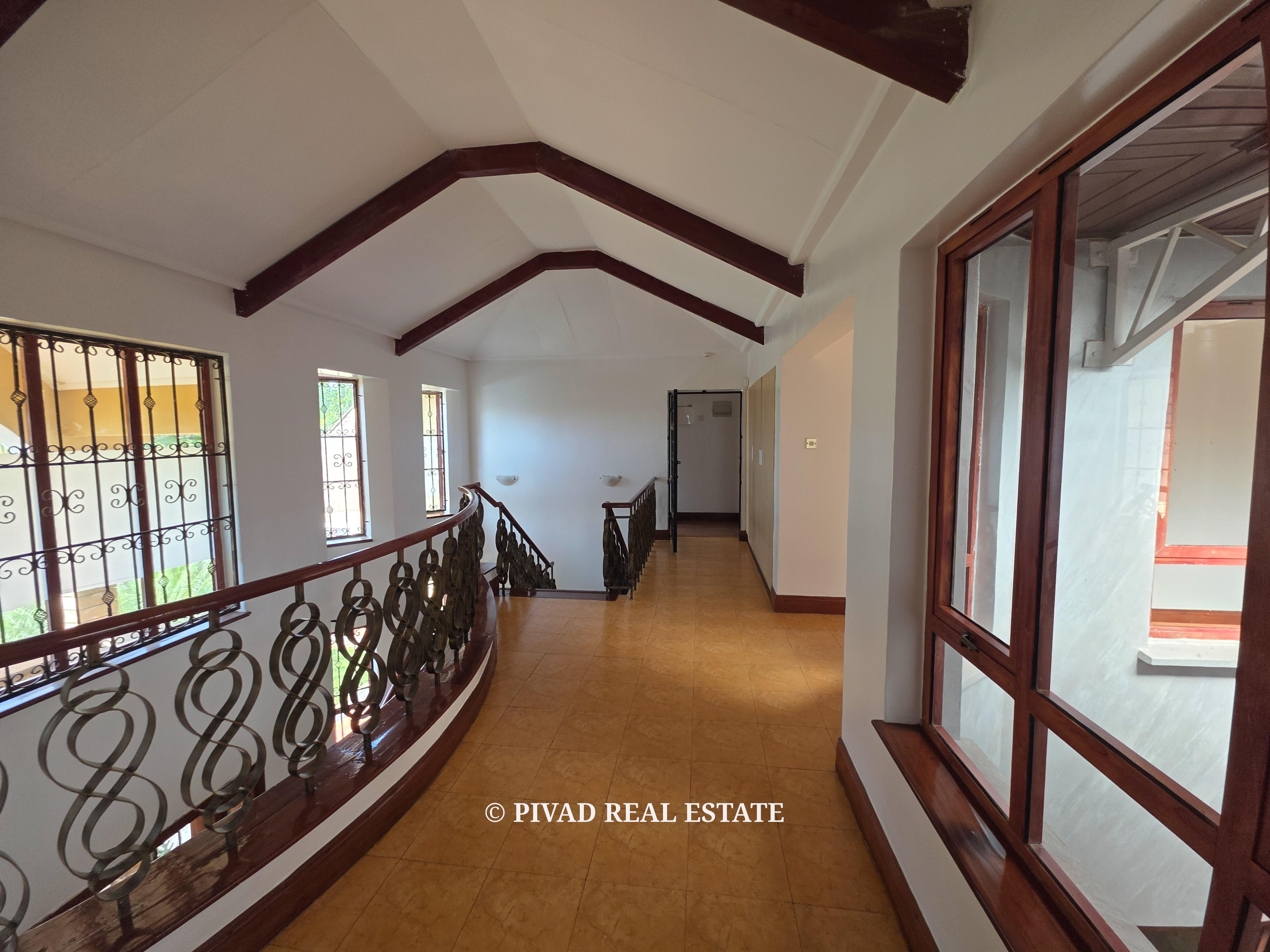 5 Bedroom House with Dsq For 2 Available For Rent - Runda