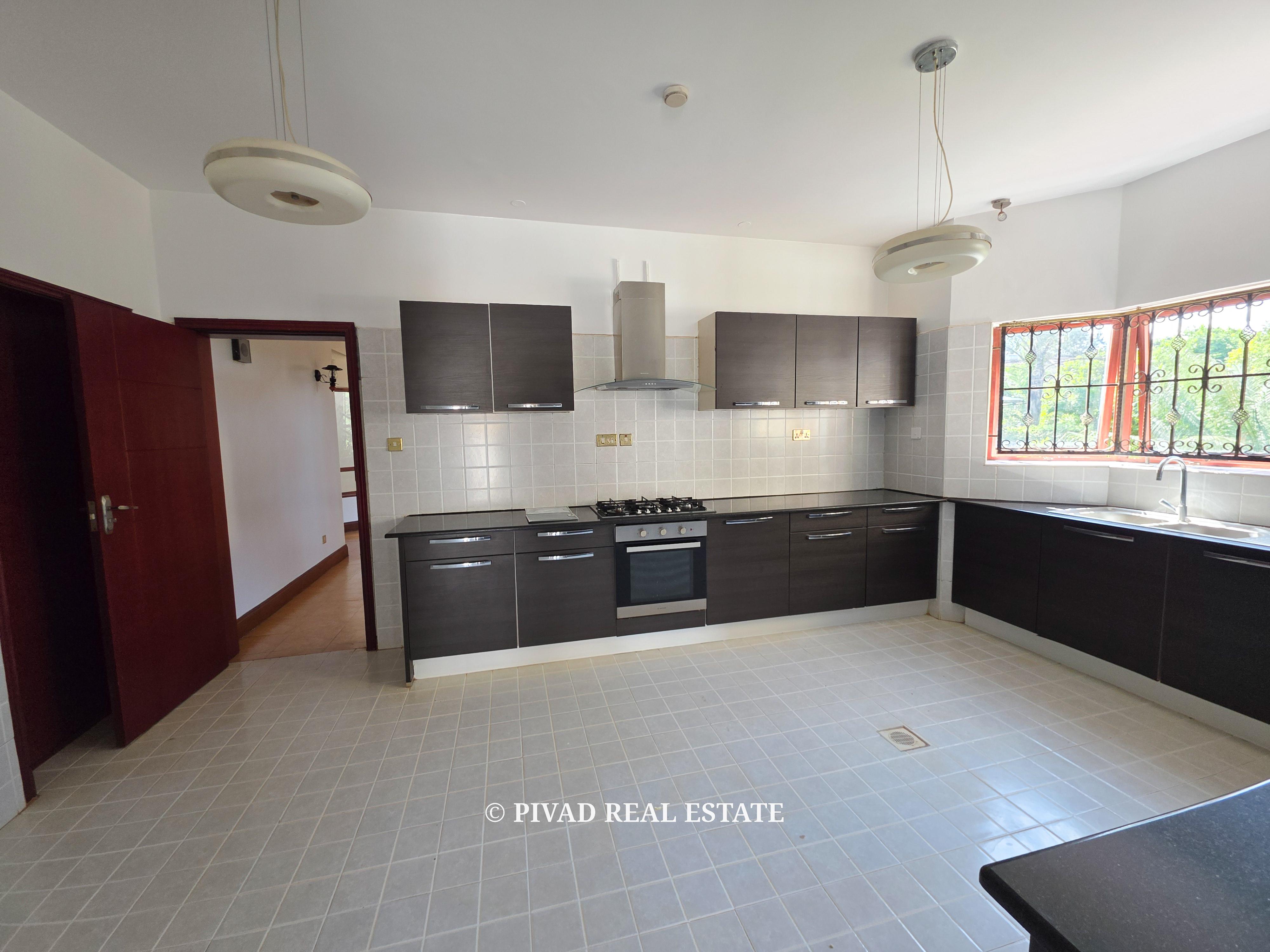 5 Bedroom House with Dsq For 2 Available For Rent - Runda