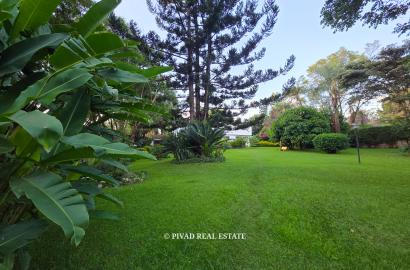 4 Bedroom House available for Sale on one acre Land in Thigiri Estate