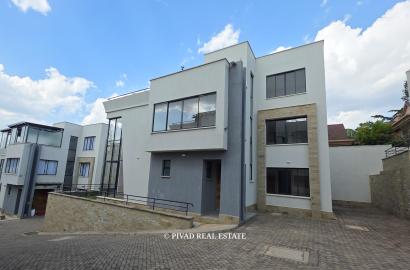 5 Bedroom Townhouse For Sale in Lavington
