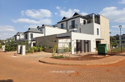 4 Bedroom Townhouse Available For Sale in Palm Valley