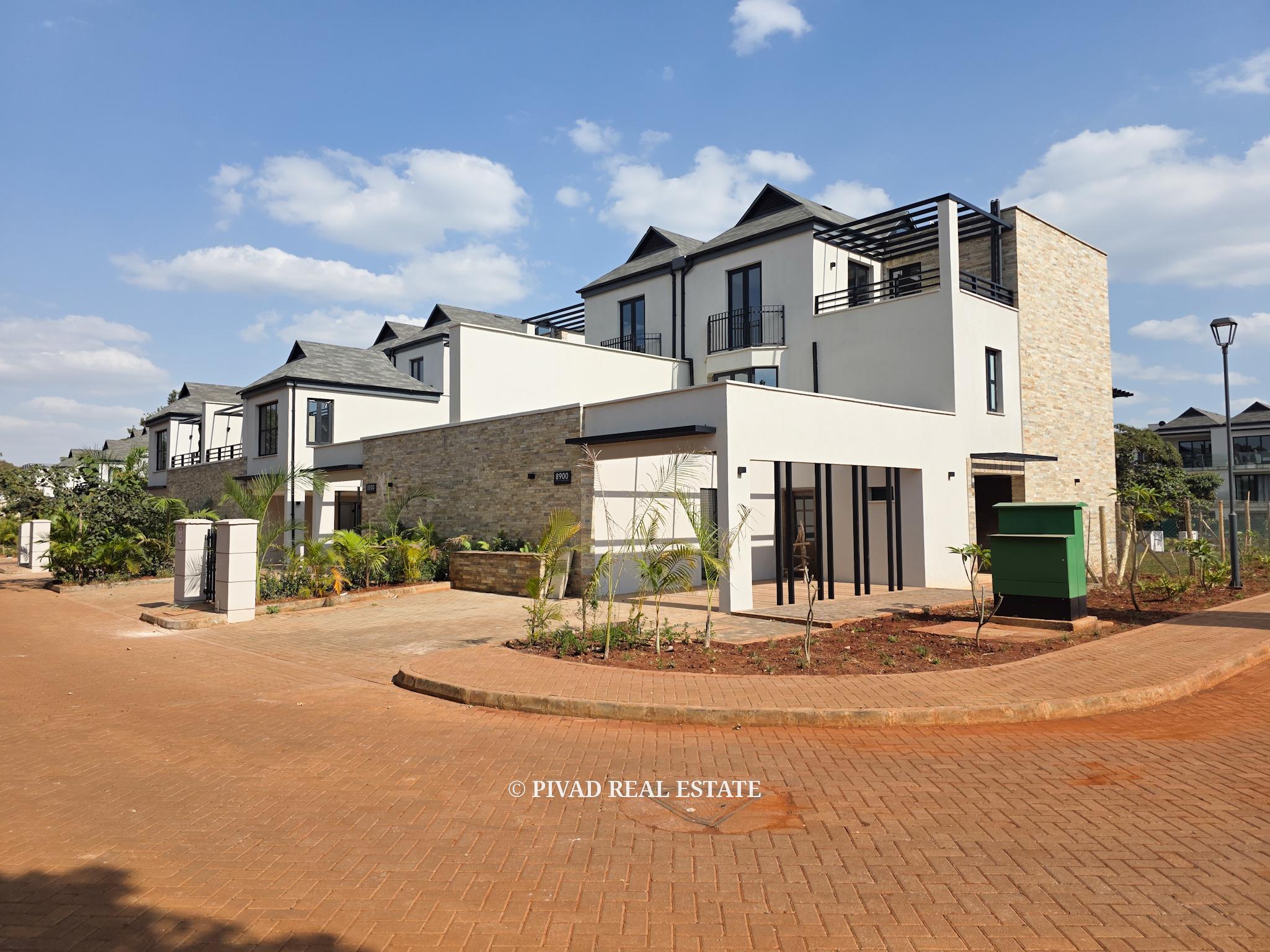 4 Bedroom Townhouse Available For Sale in Palm Valley