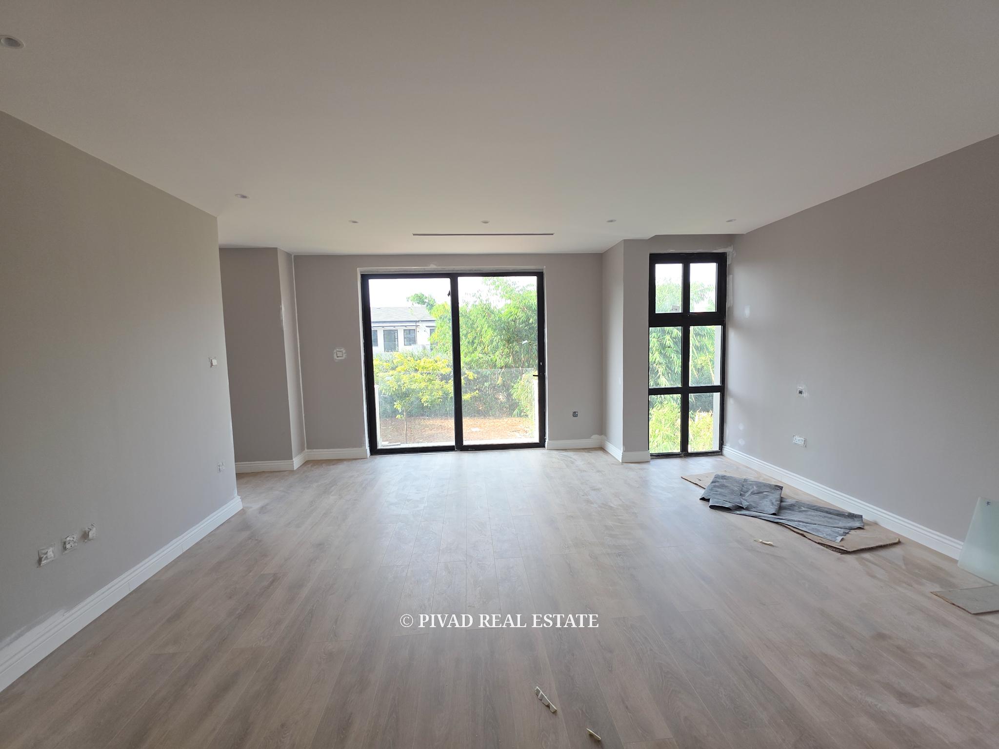 4 Bedroom Townhouse Available For Sale in Palm Valley
