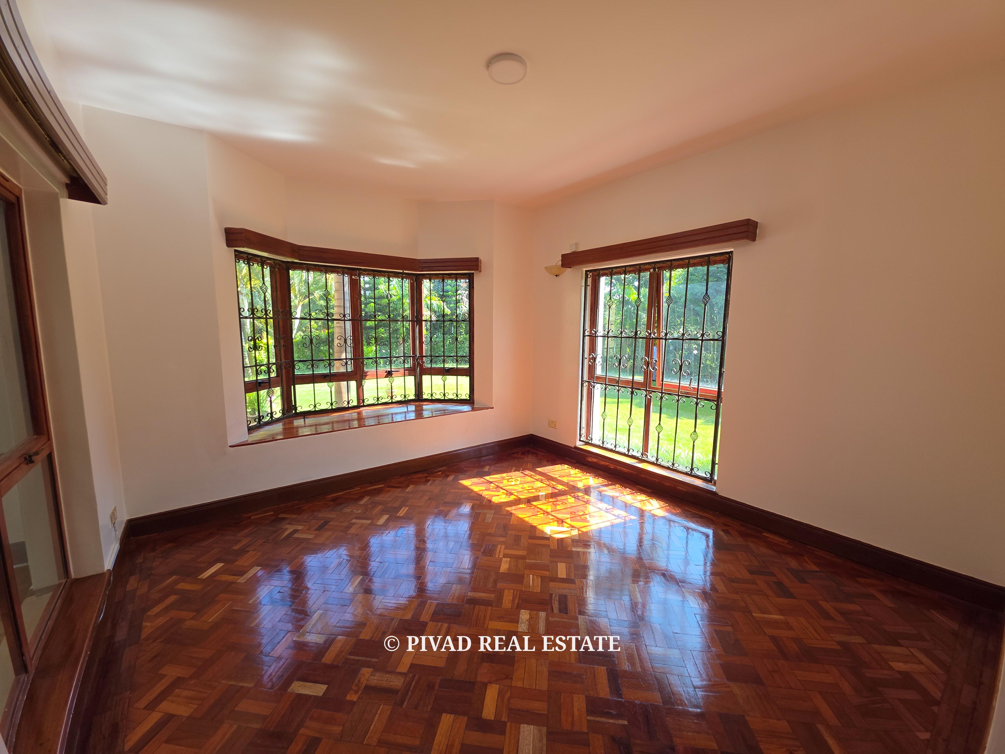5 Bedroom House with Dsq For 2 Available For Rent - Runda