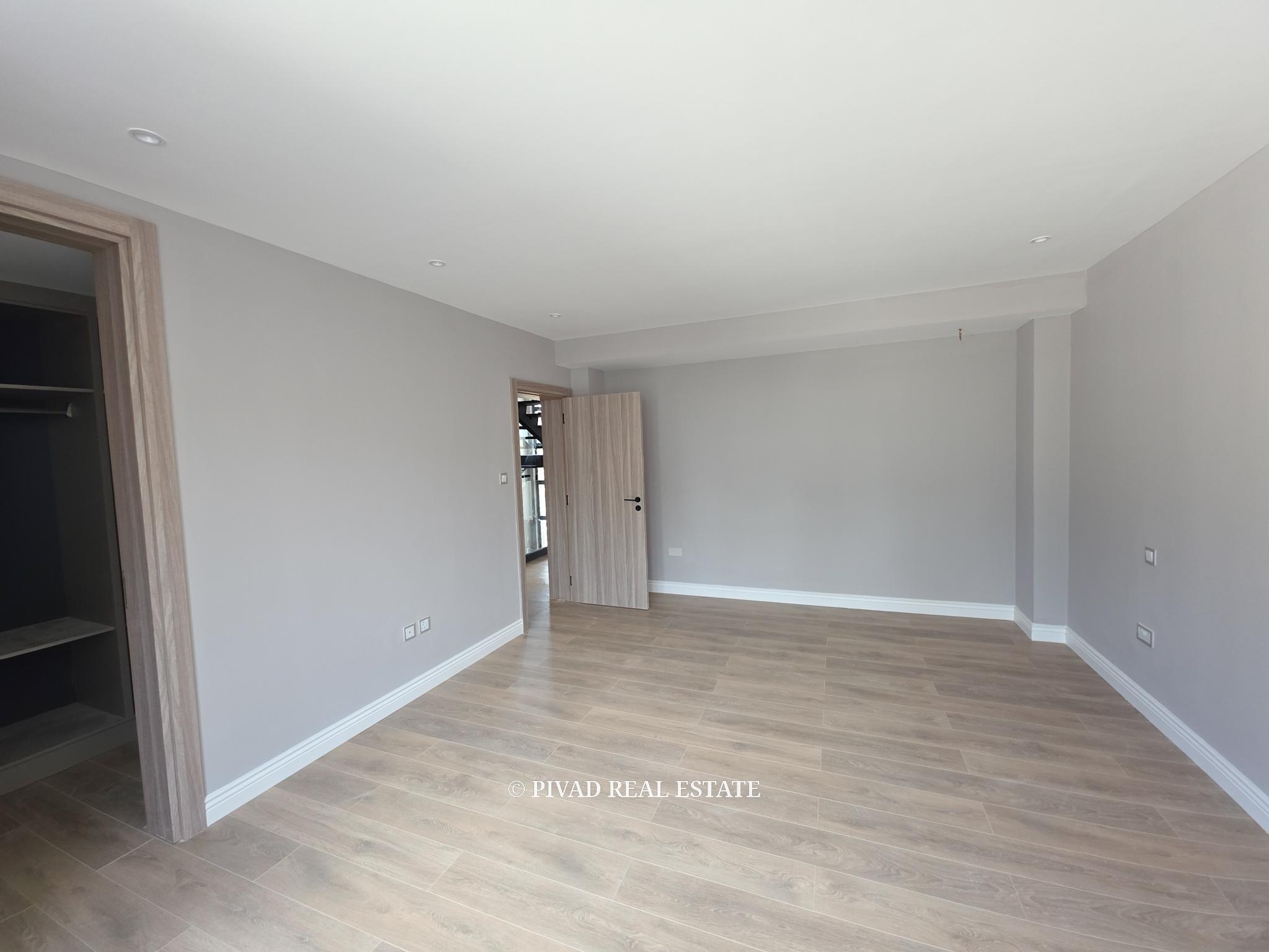 4 Bedroom Townhouse Available For Sale in Palm Valley