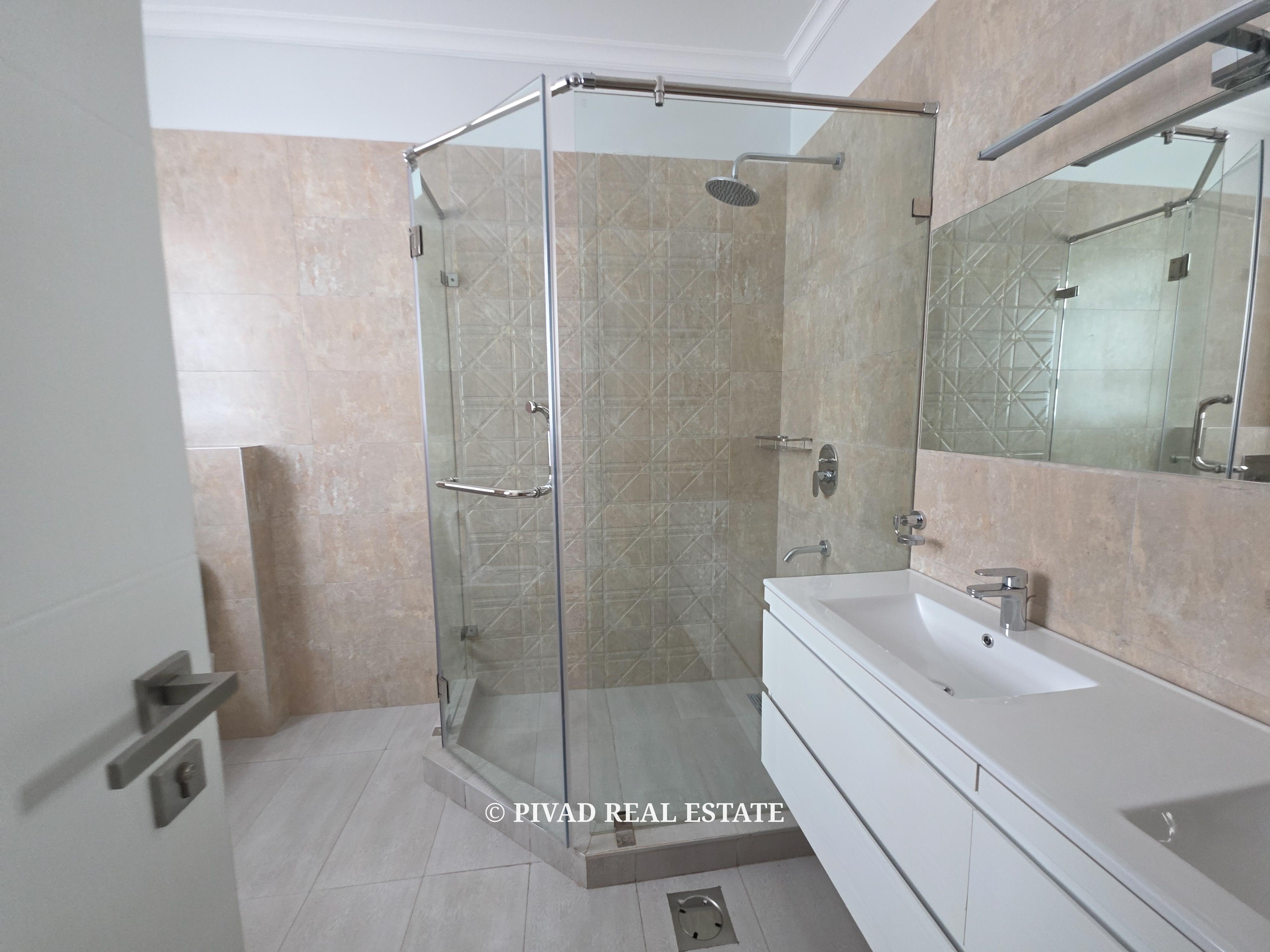 5 bedroom house available for Sale in Fivestar Paradise