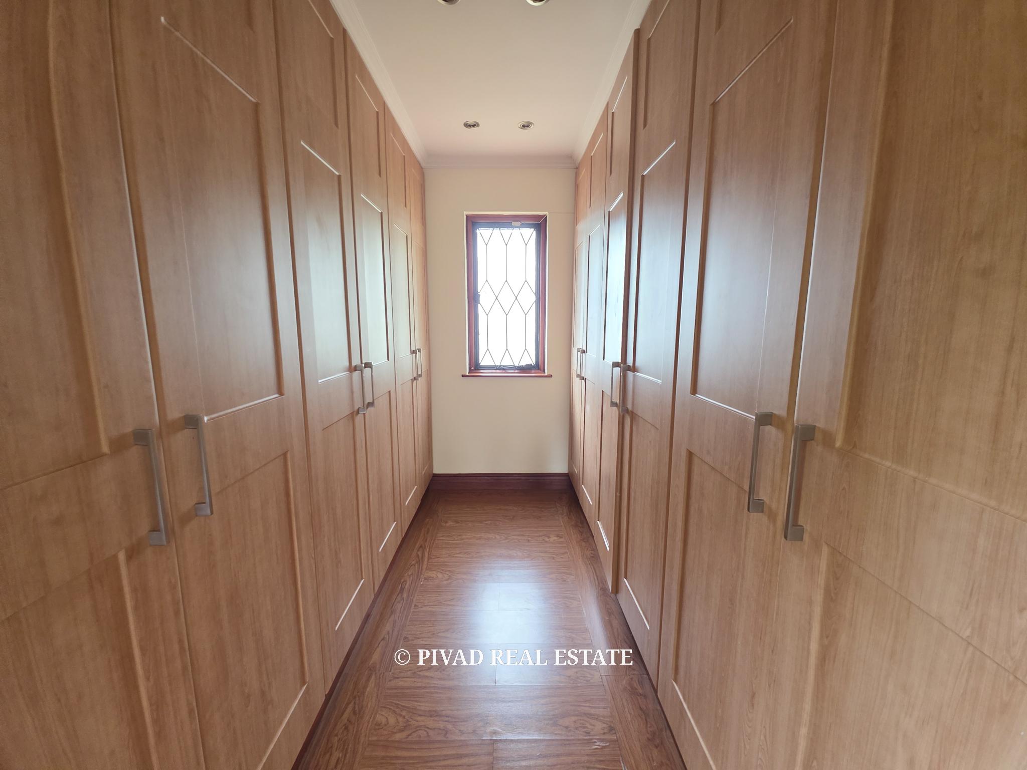 5 Bedroom House with Dsq for 2 Available For Rent in Gigiri