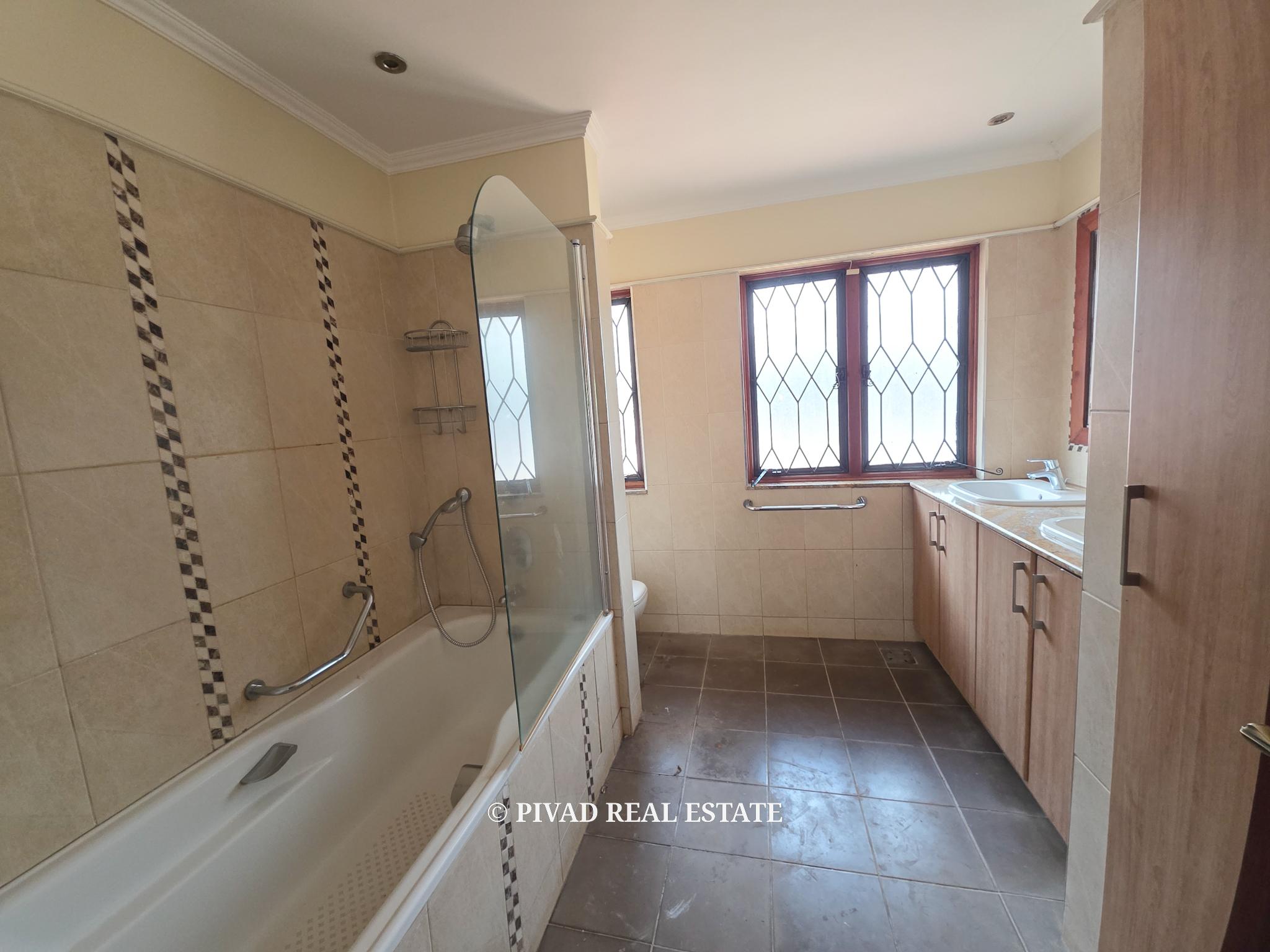 5 Bedroom House with Dsq for 2 Available For Rent in Gigiri
