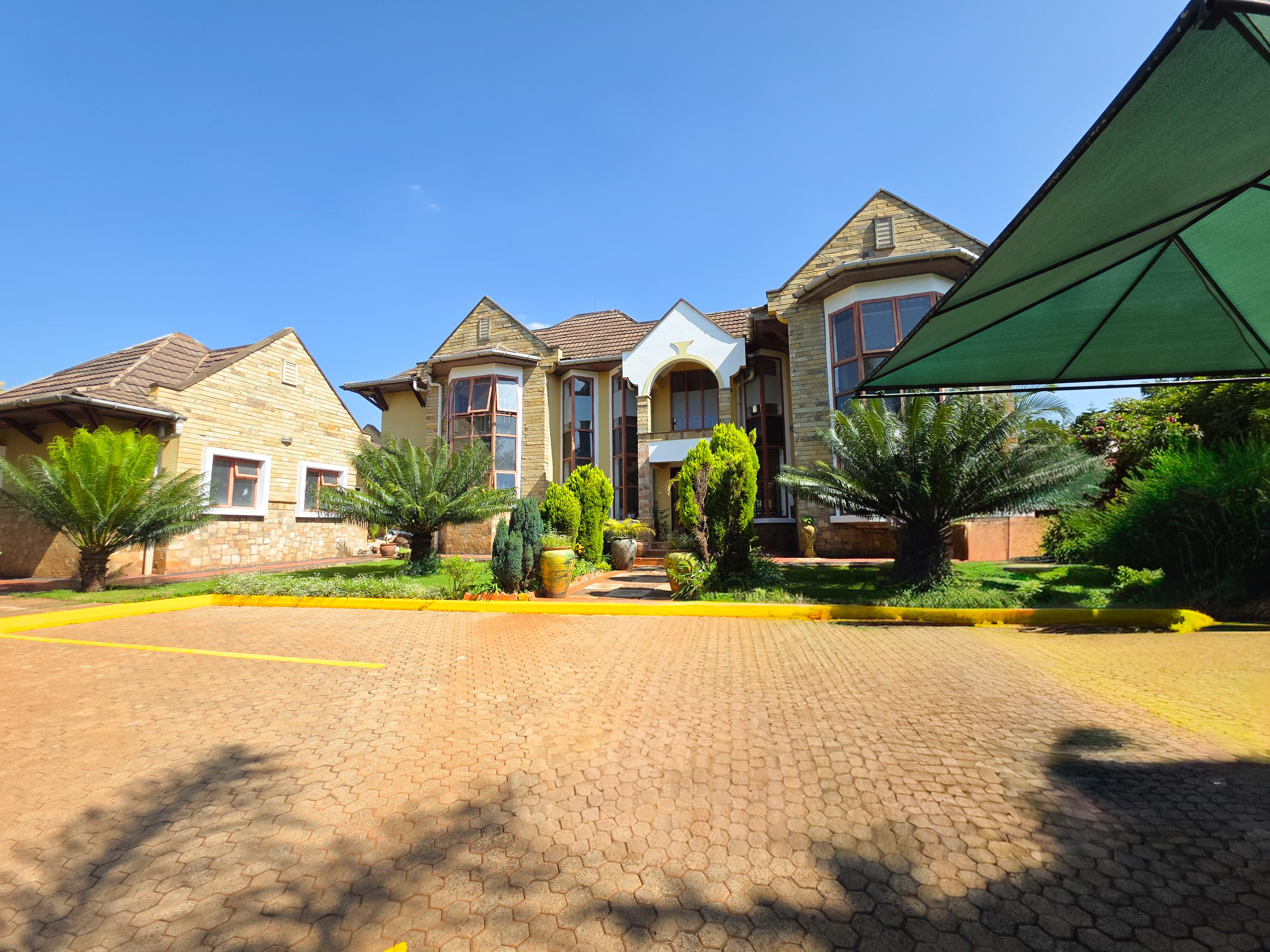 5 Bedroom House with Dsq For 2 Available For Rent - Runda