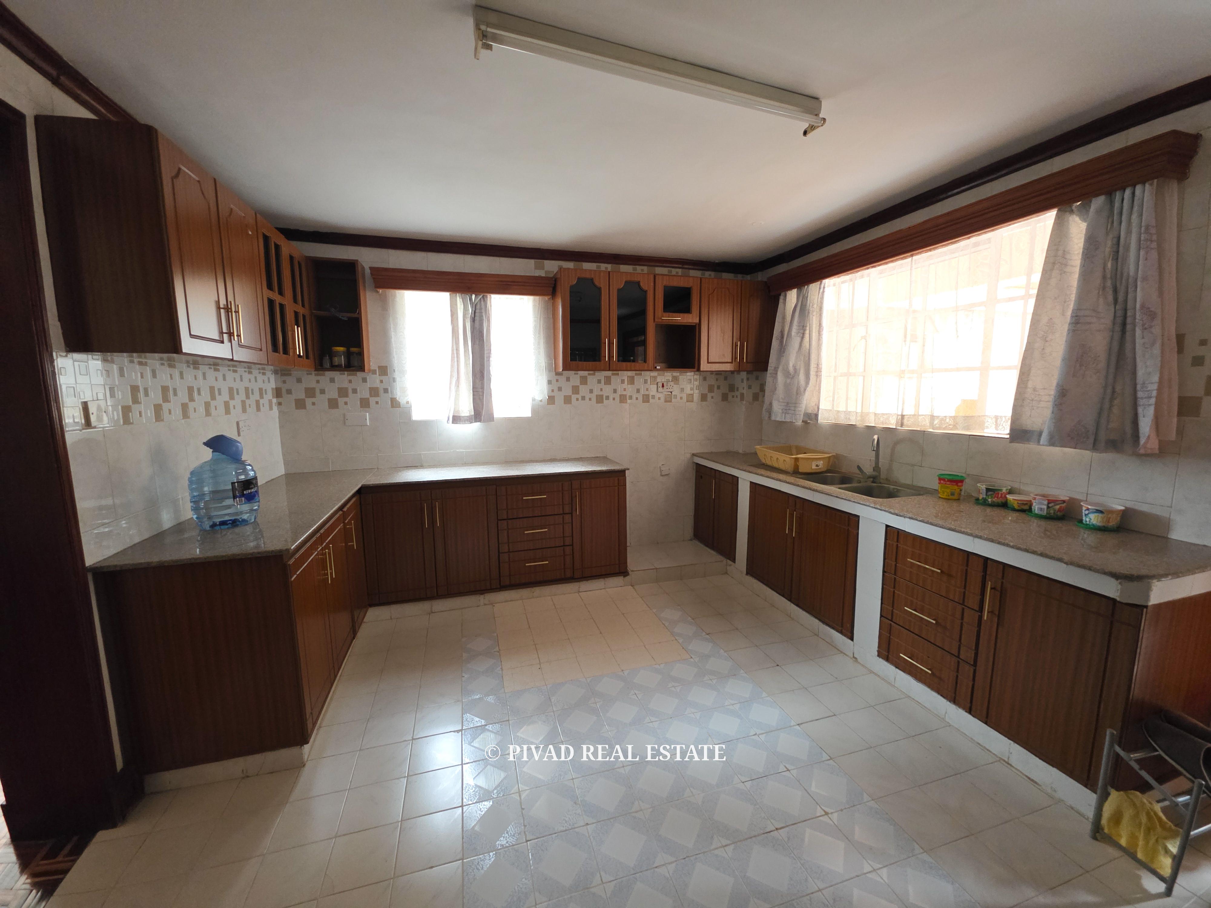 5 Bedroom Home Available for Sale in Runda