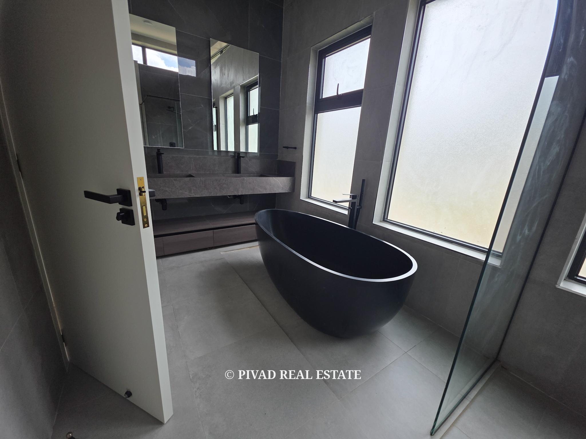 5 Bedroom House Available For Rent in Runda