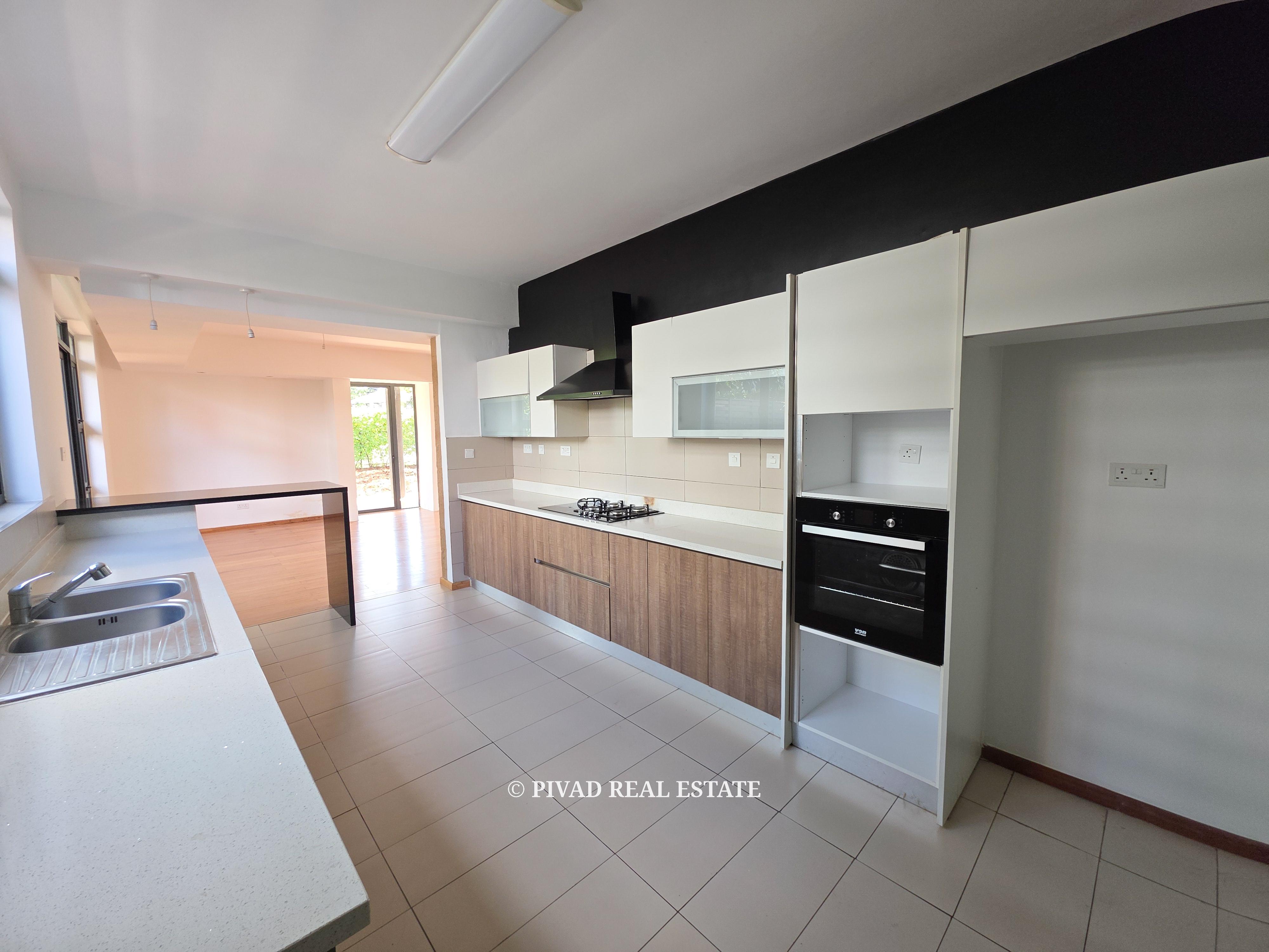 4 Bedroom Townhouse Available For Resale in Garden Estate