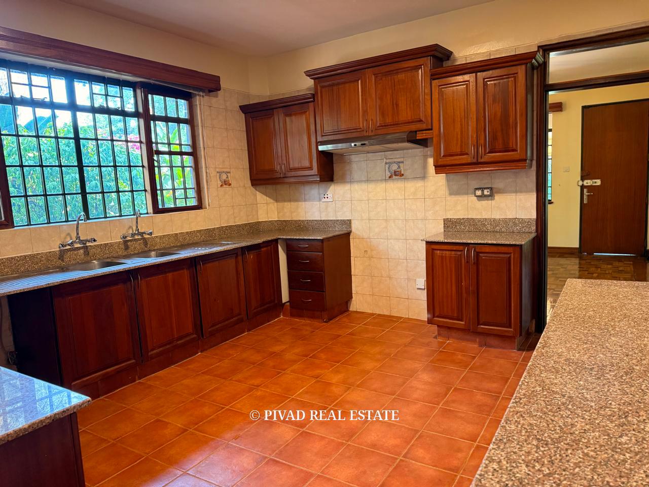 6 Bedroom House Available for Sale in Nyari Estate.