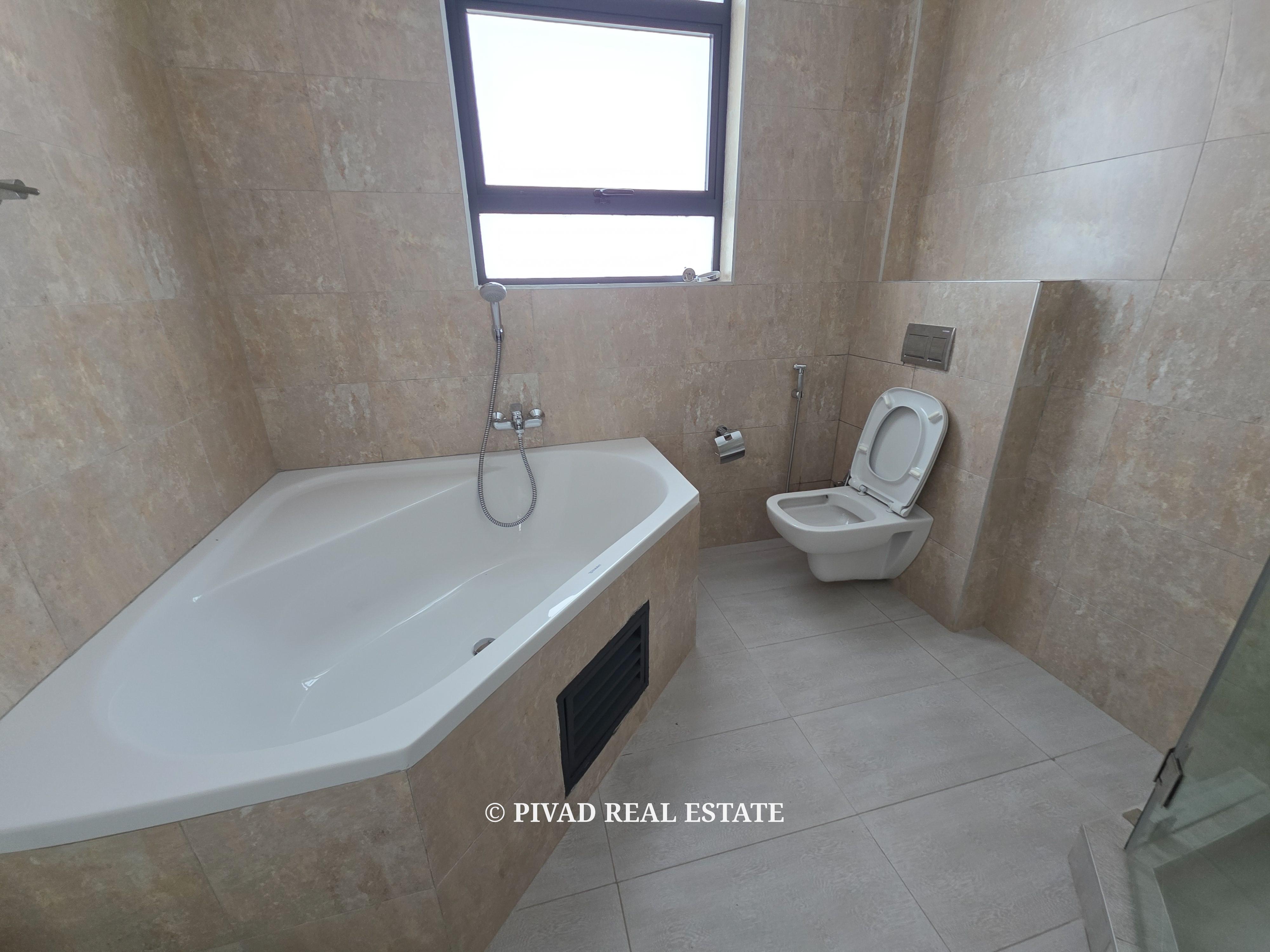 5 Bedroom house resale in Fivestar Paradise, Runda