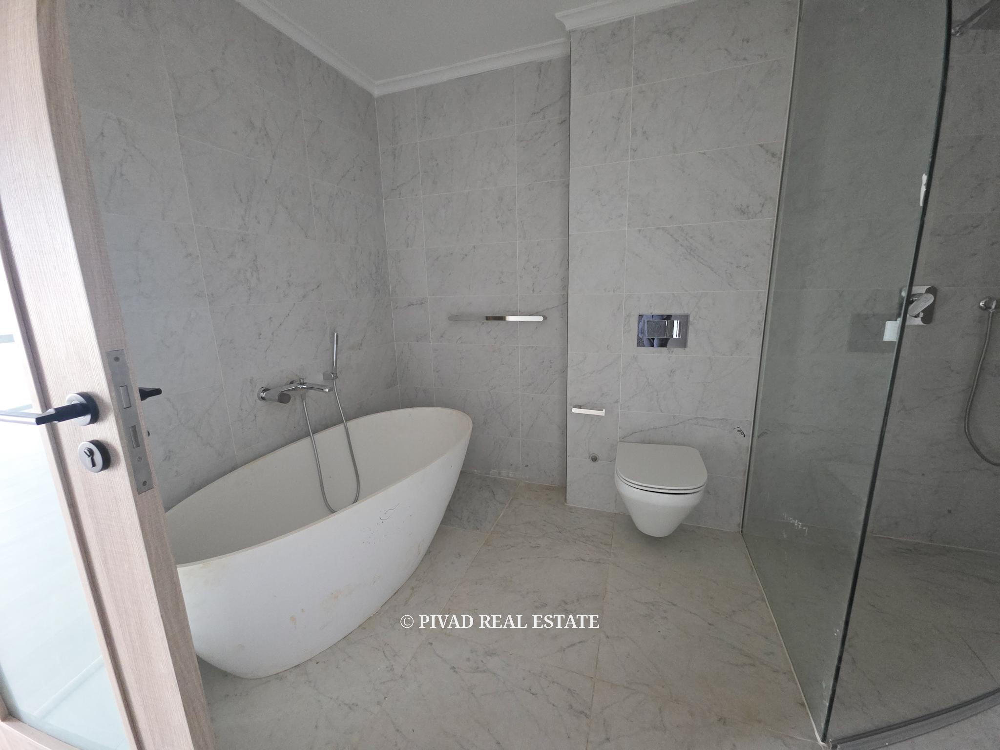 4 Bedroom Townhouse Available For Sale in Palm Valley