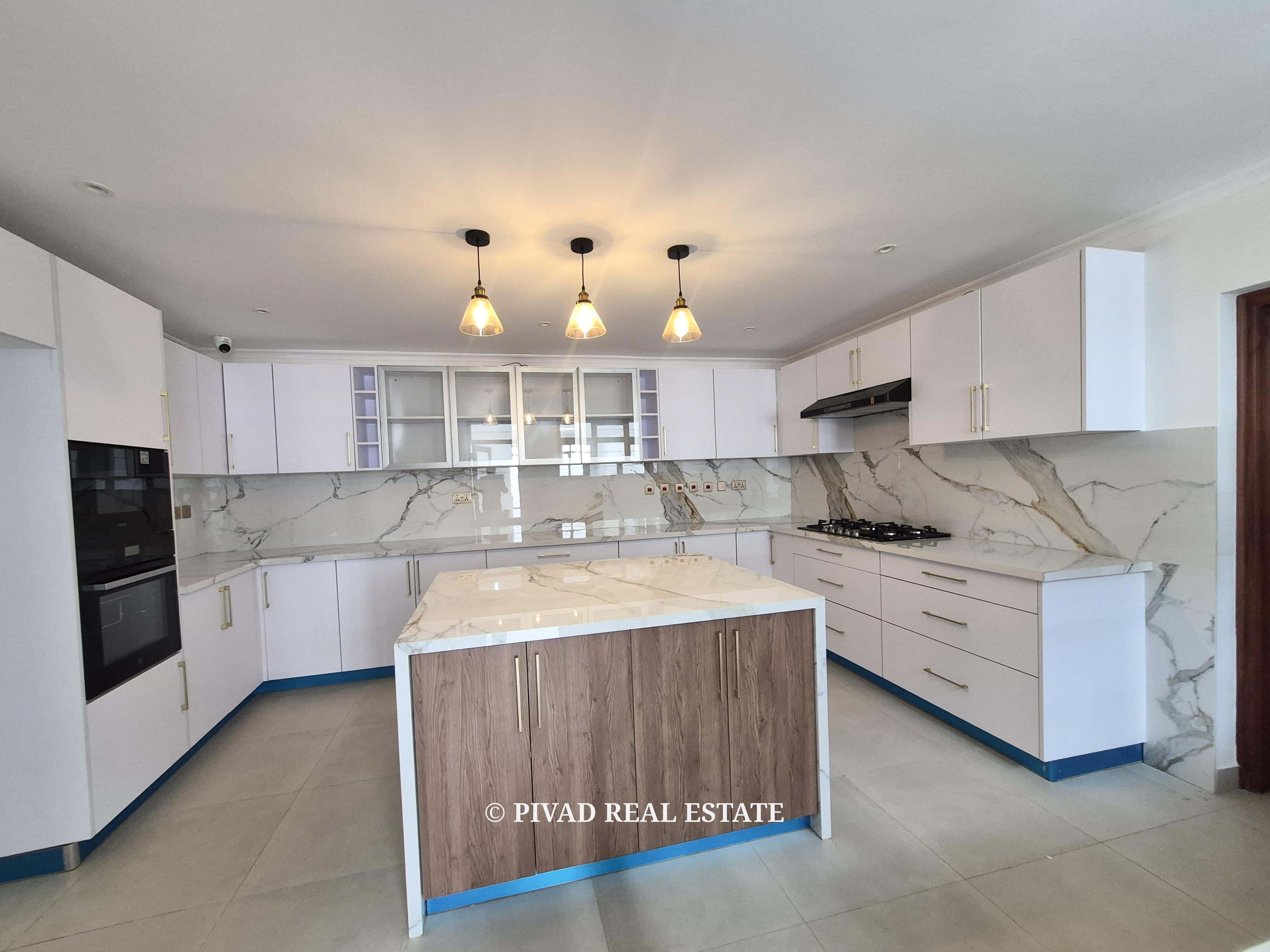 6 Bedroom House Available For Sale in Runda