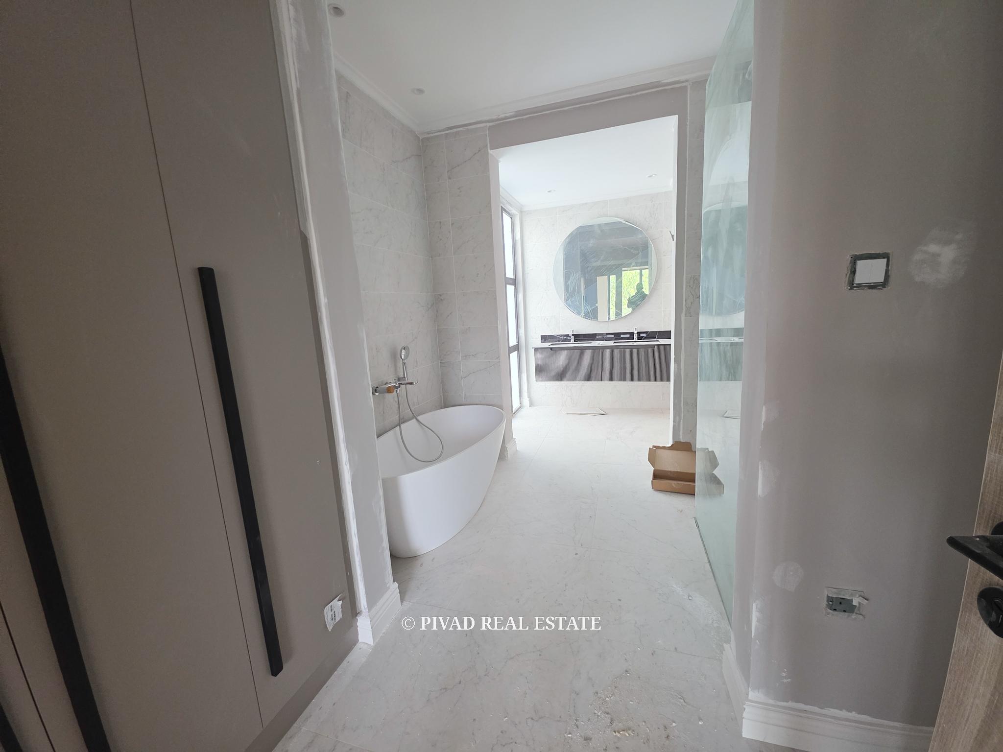 4 Bedroom Townhouse Available For Sale in Palm Valley