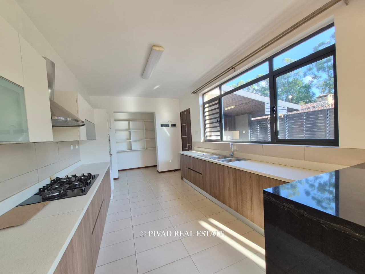 4 Bedroom Townhouse Available For Resale in Garden Estate