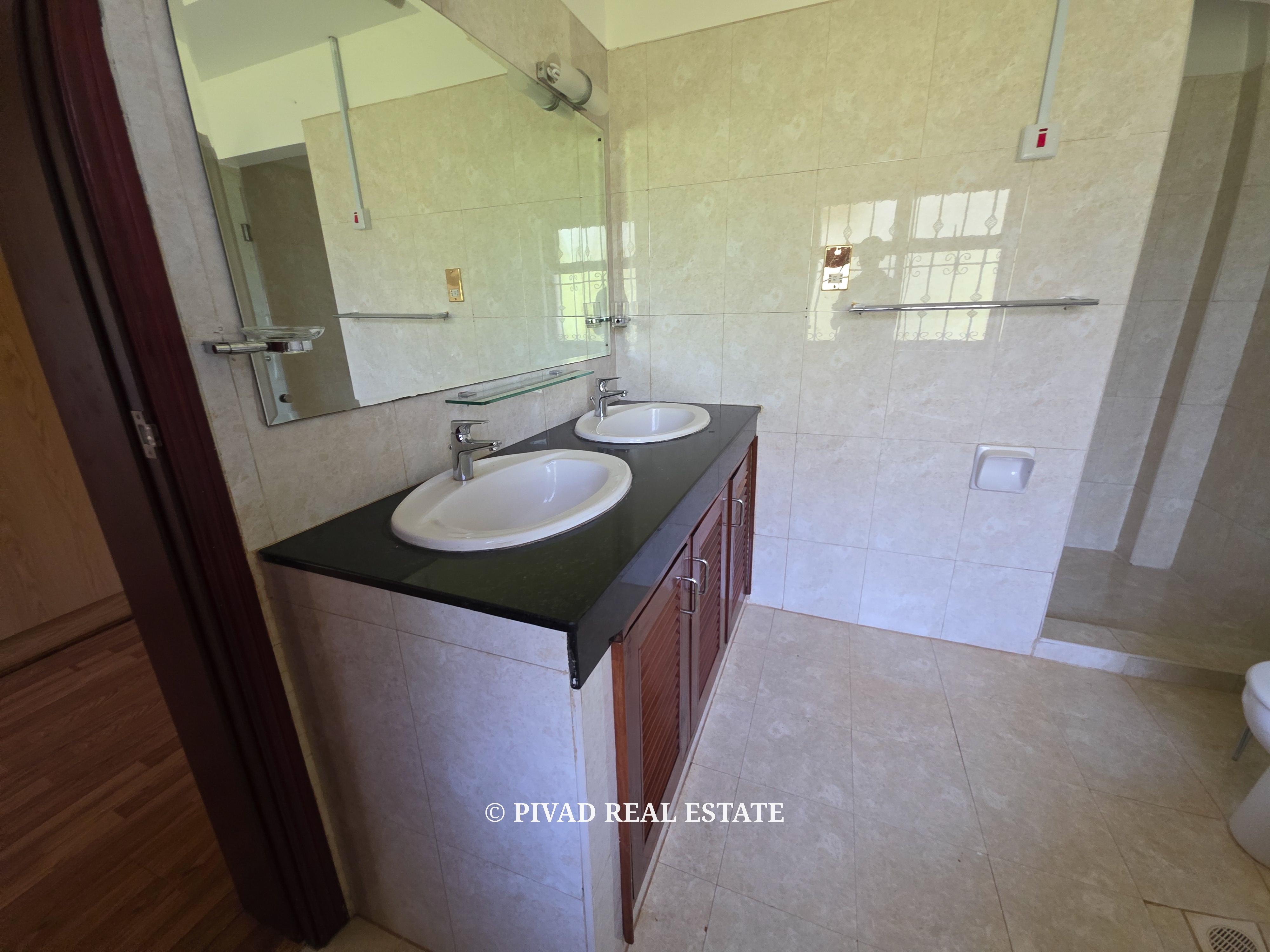 5 Bedroom House with Dsq For 2 Available For Rent - Runda