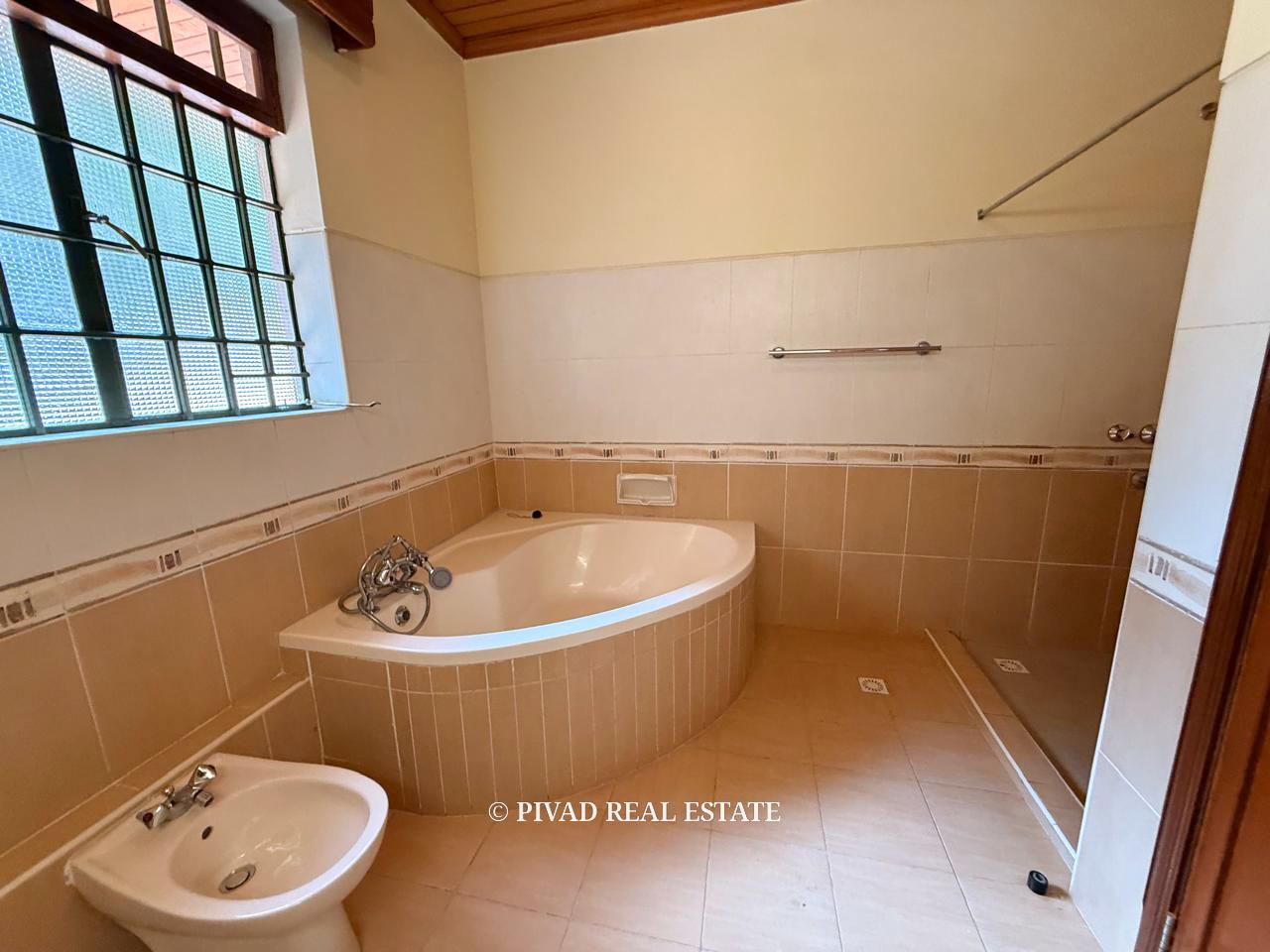 6 Bedroom House Available for Sale in Nyari Estate.