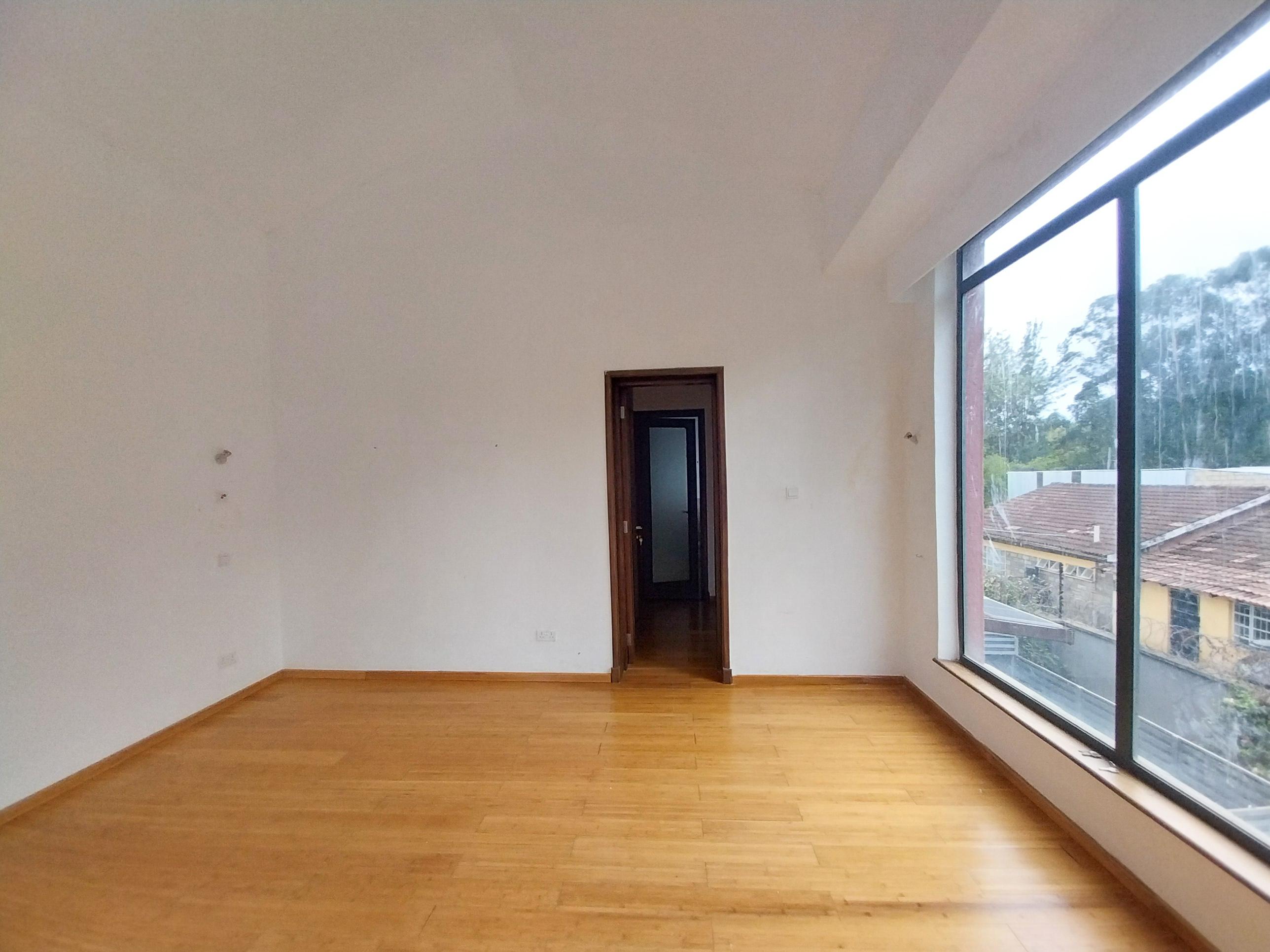 4 Bedroom Townhouse Available For Resale in Garden Estate