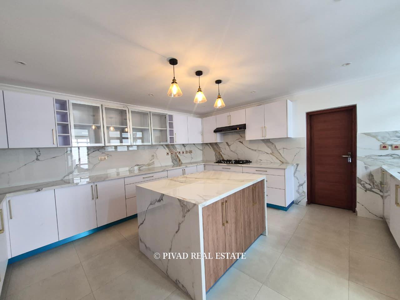 6 Bedroom House Available For Sale in Runda