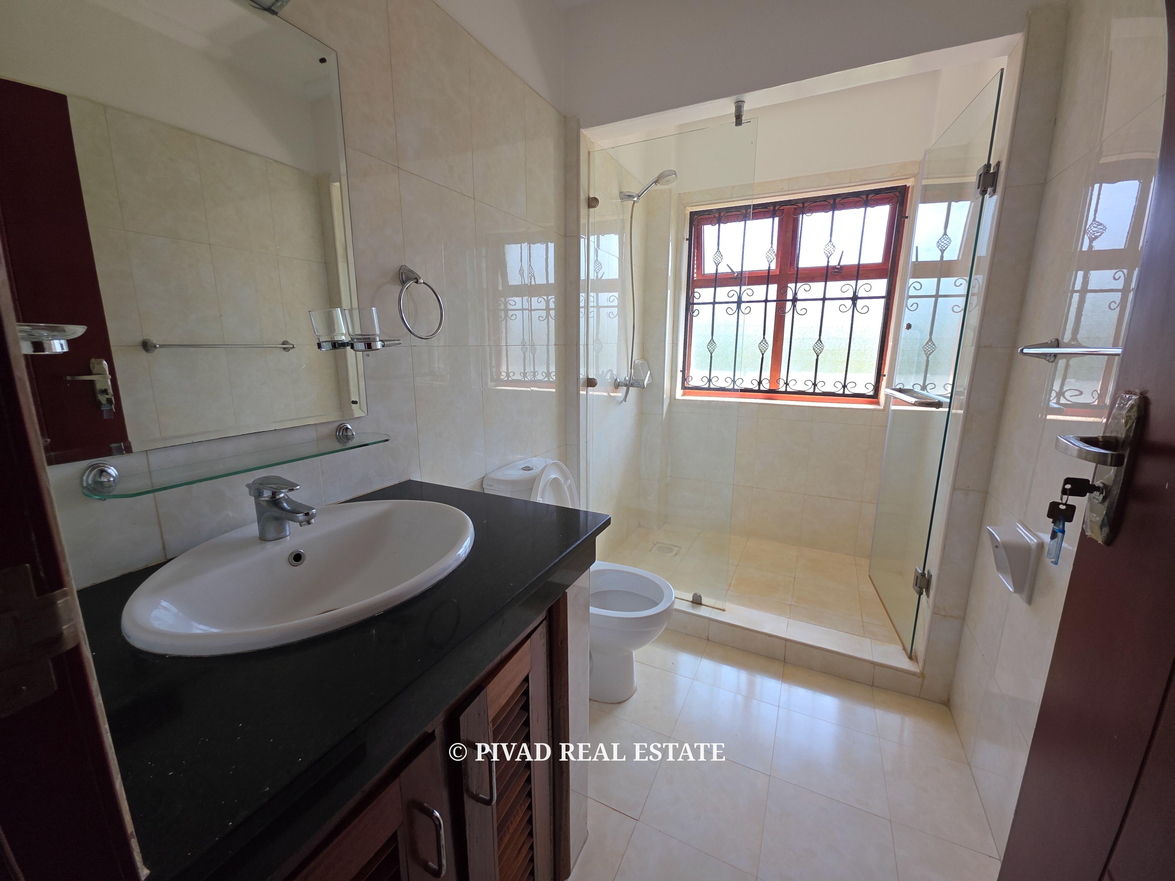 5 Bedroom House with Dsq For 2 Available For Rent - Runda