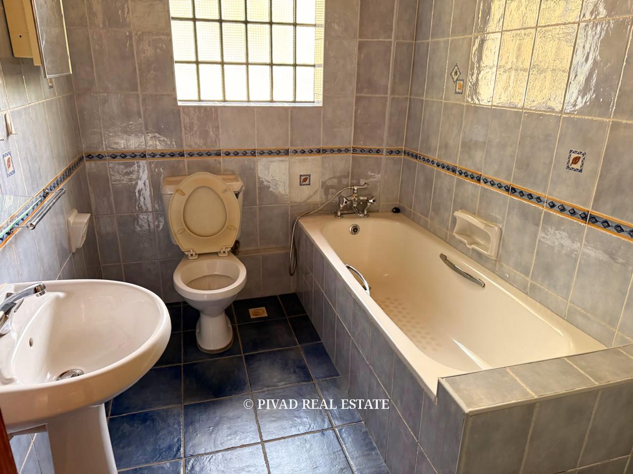 6 Bedroom House Available for Sale in Nyari Estate.