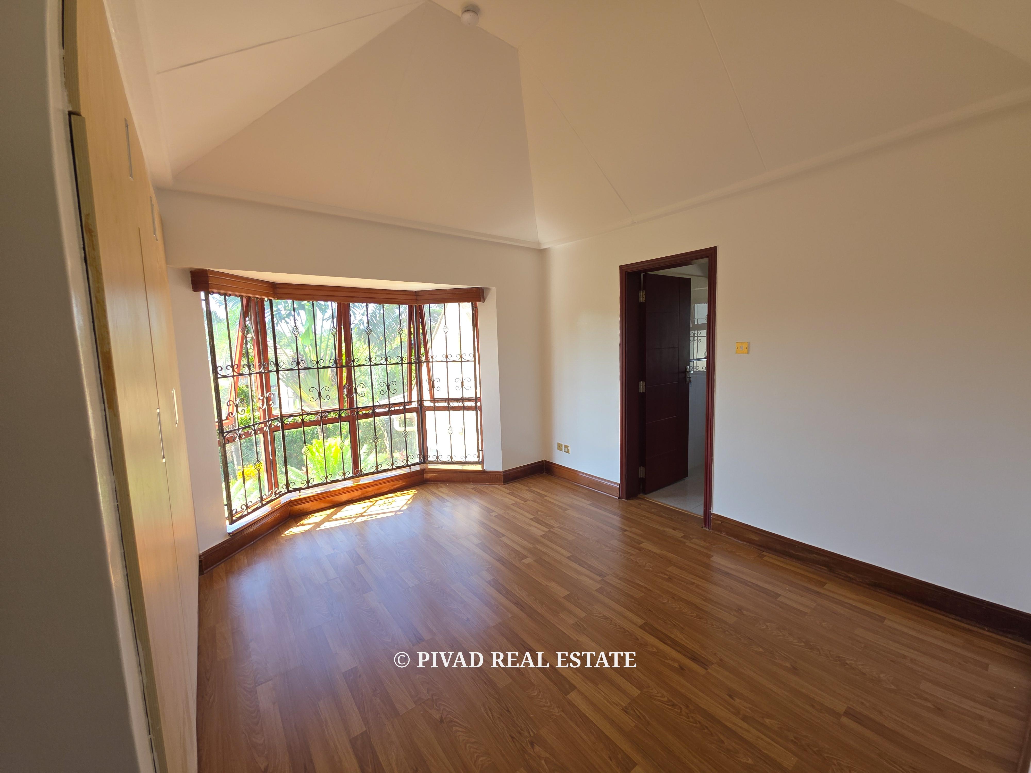 5 Bedroom House with Dsq For 2 Available For Rent - Runda