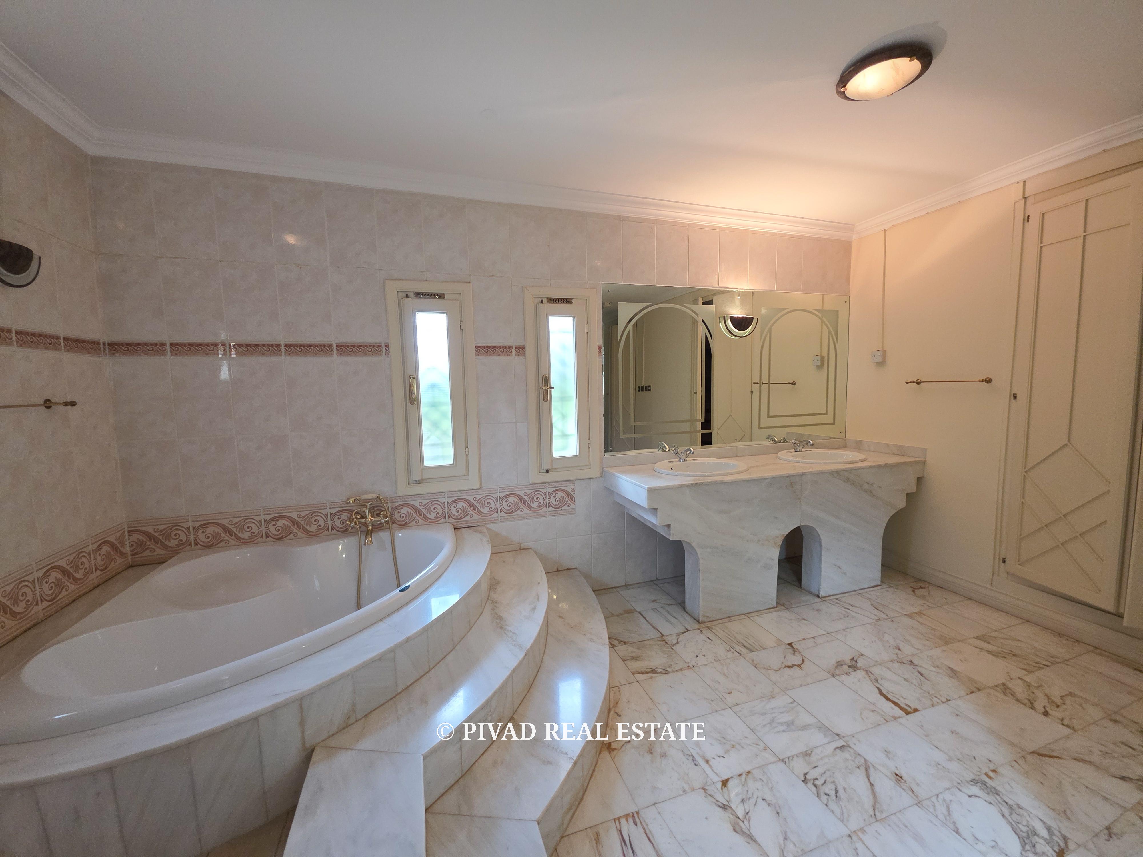 5 Bedroom House Available For Sale in Old Muthaiga
