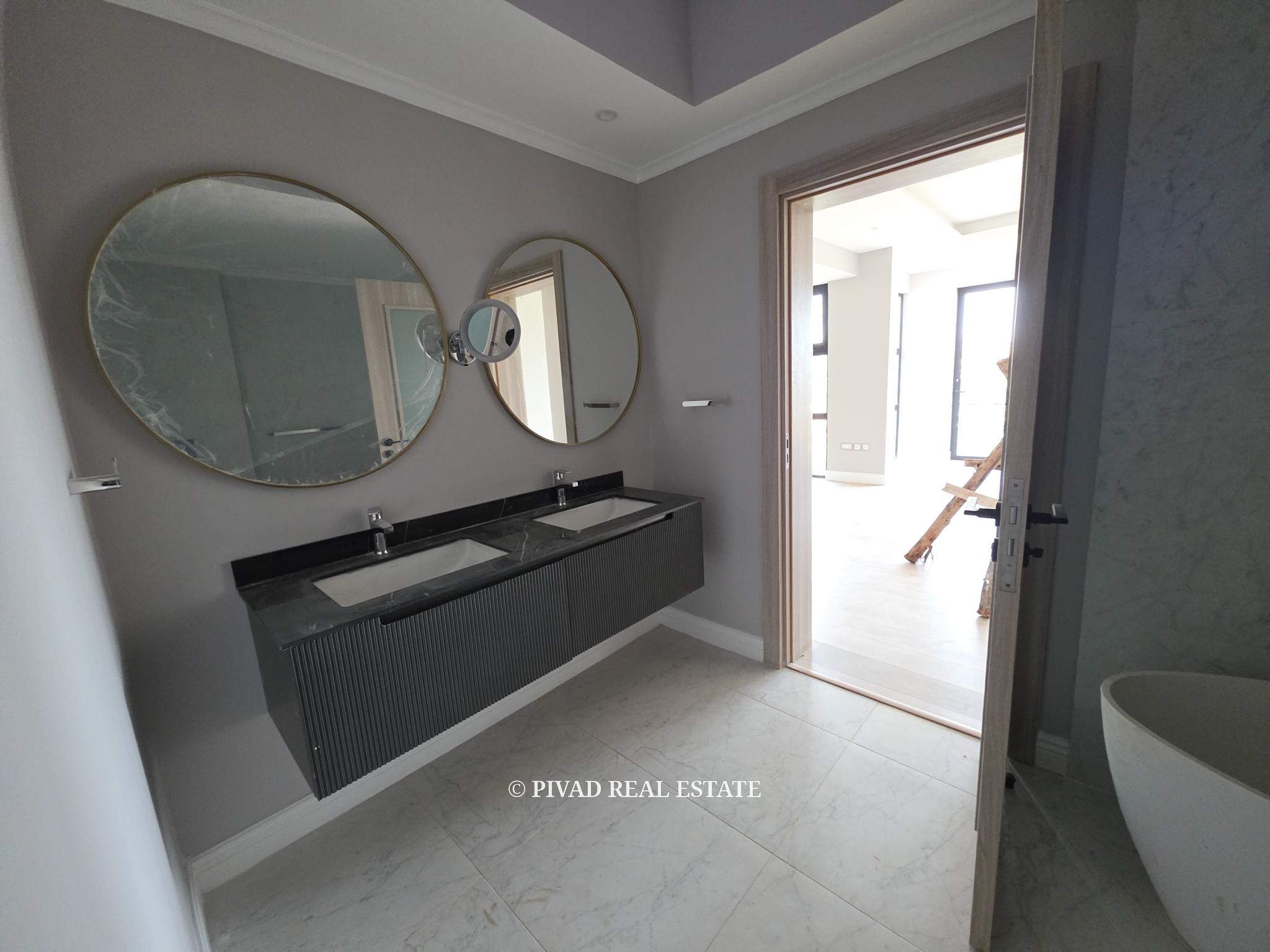 4 Bedroom Townhouse Available For Sale in Palm Valley