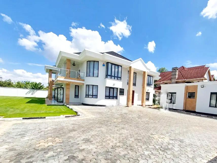 Newly built 6 Bedroom House available for sale in Mushroom Gardens