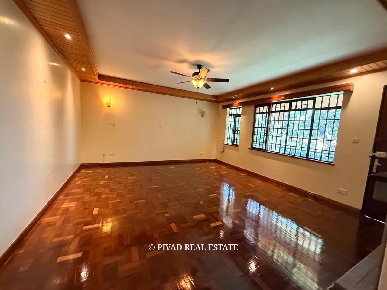 Homely 6 bedroom House with Dsq for 2 available for Sale in Nyari Estate.