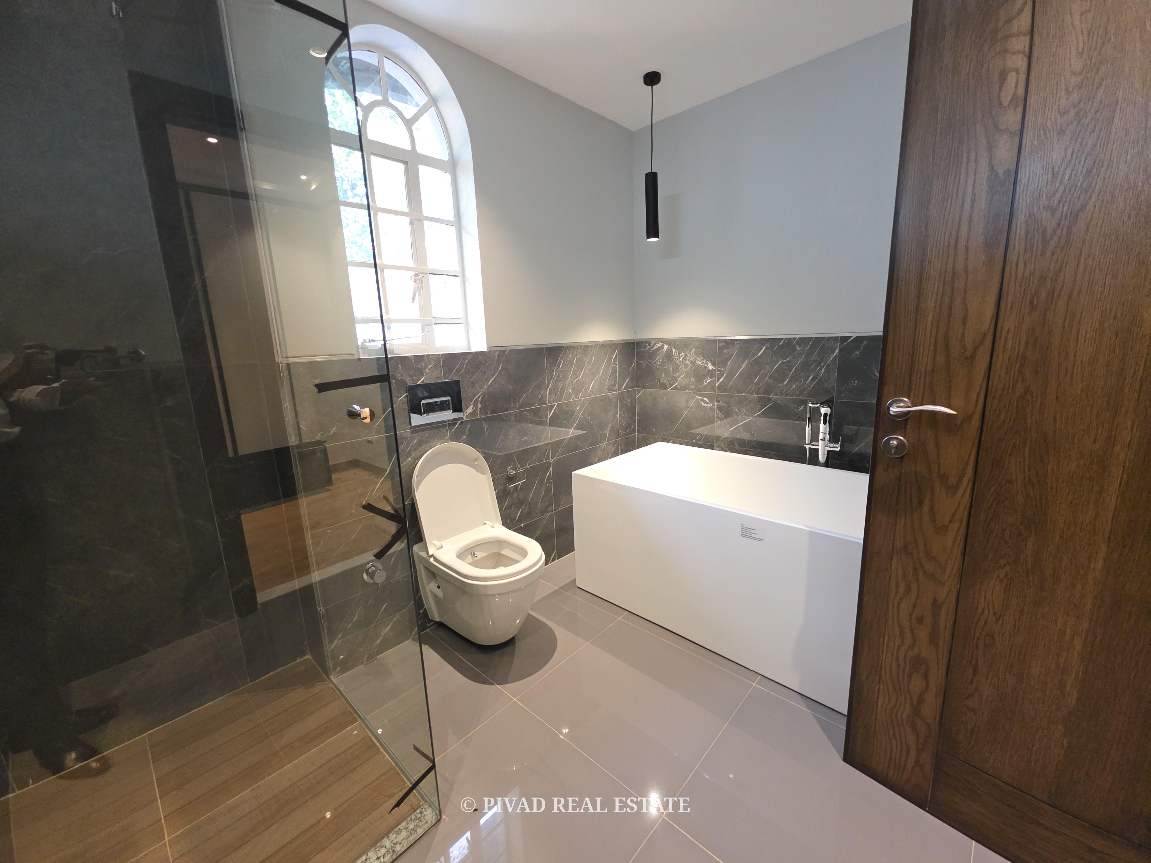 Modern 5 Bedroom House Available for rent in Runda